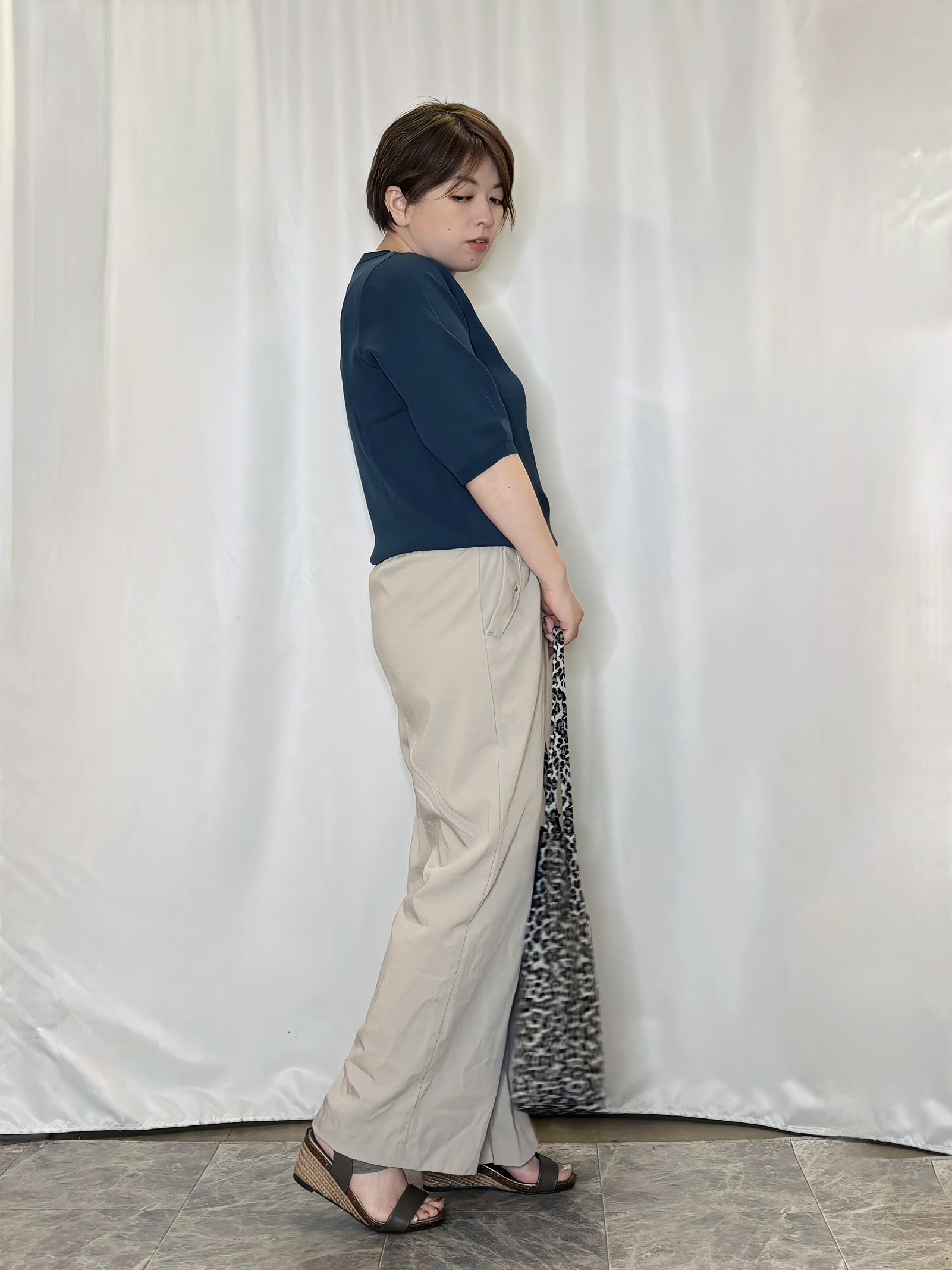 たみさんの「SHOO･LA･RUE｜【ガンガン洗える/ひんやり/UV/毛玉になりにくい】上半身すっきり 二の腕見せない5分袖ニット」を使ったコーディネート