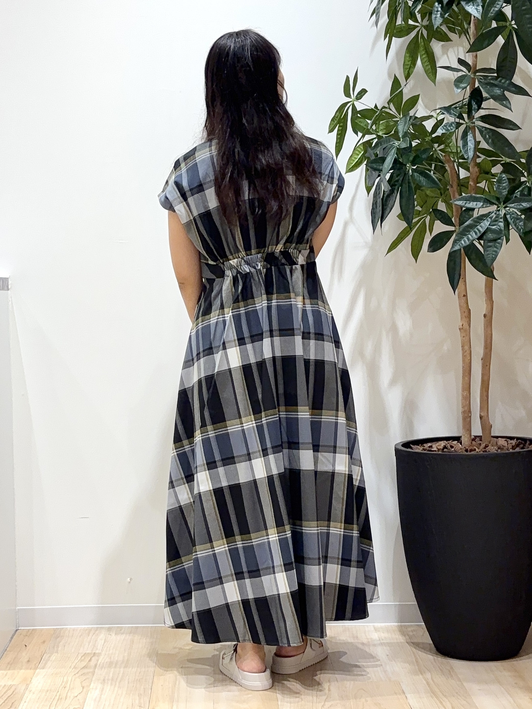 miraiさんの「grove｜【低身長さんも選べる着丈】マドラスチェックワンピース」を使ったコーディネート