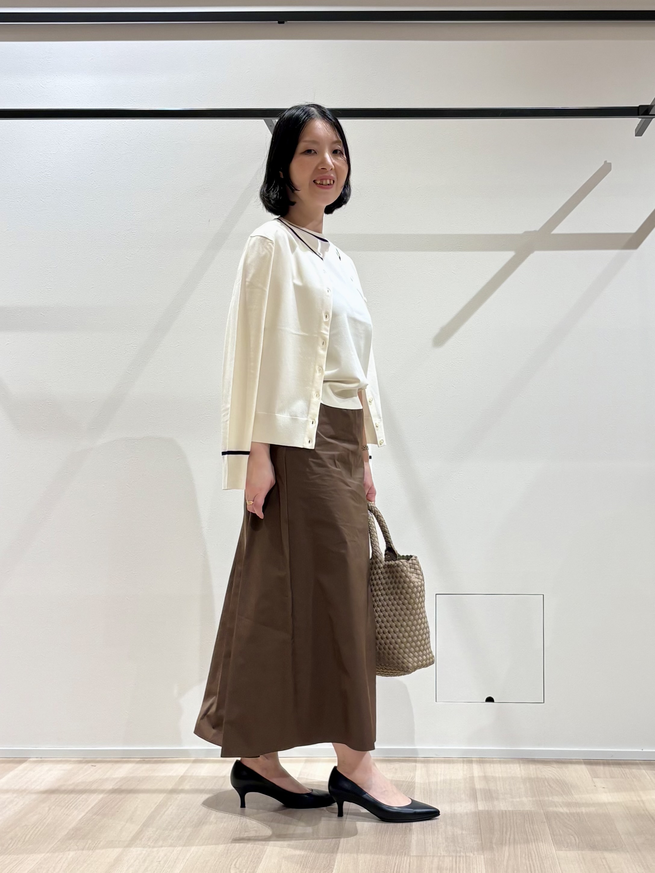 yさんの「UNTITLED｜【アンサンブル可/上品な清涼感】コンパクト5分袖ニット」を使ったコーディネート