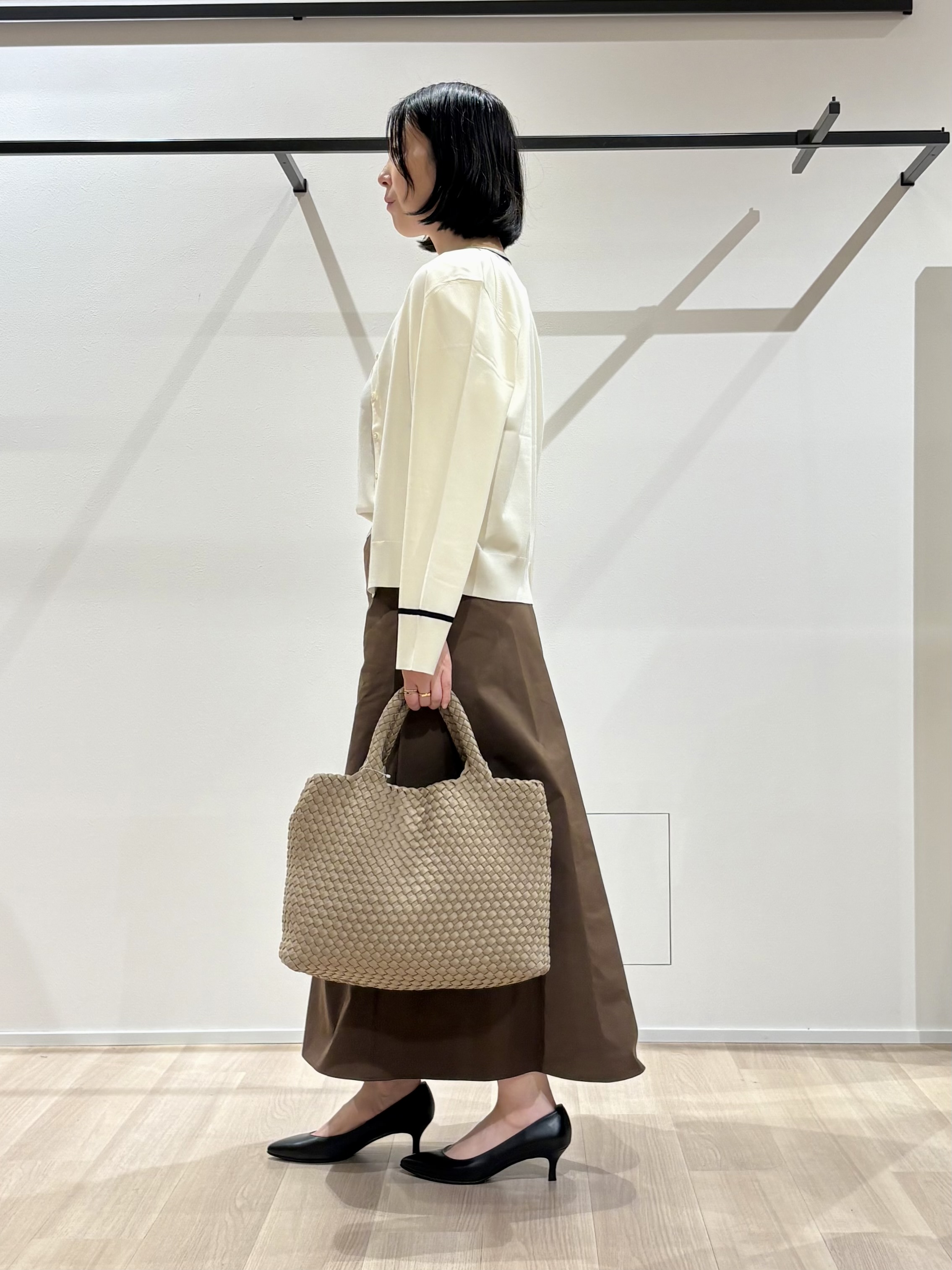 yさんの「UNTITLED｜【アンサンブル可/上品な清涼感】コンパクト5分袖ニット」を使ったコーディネート