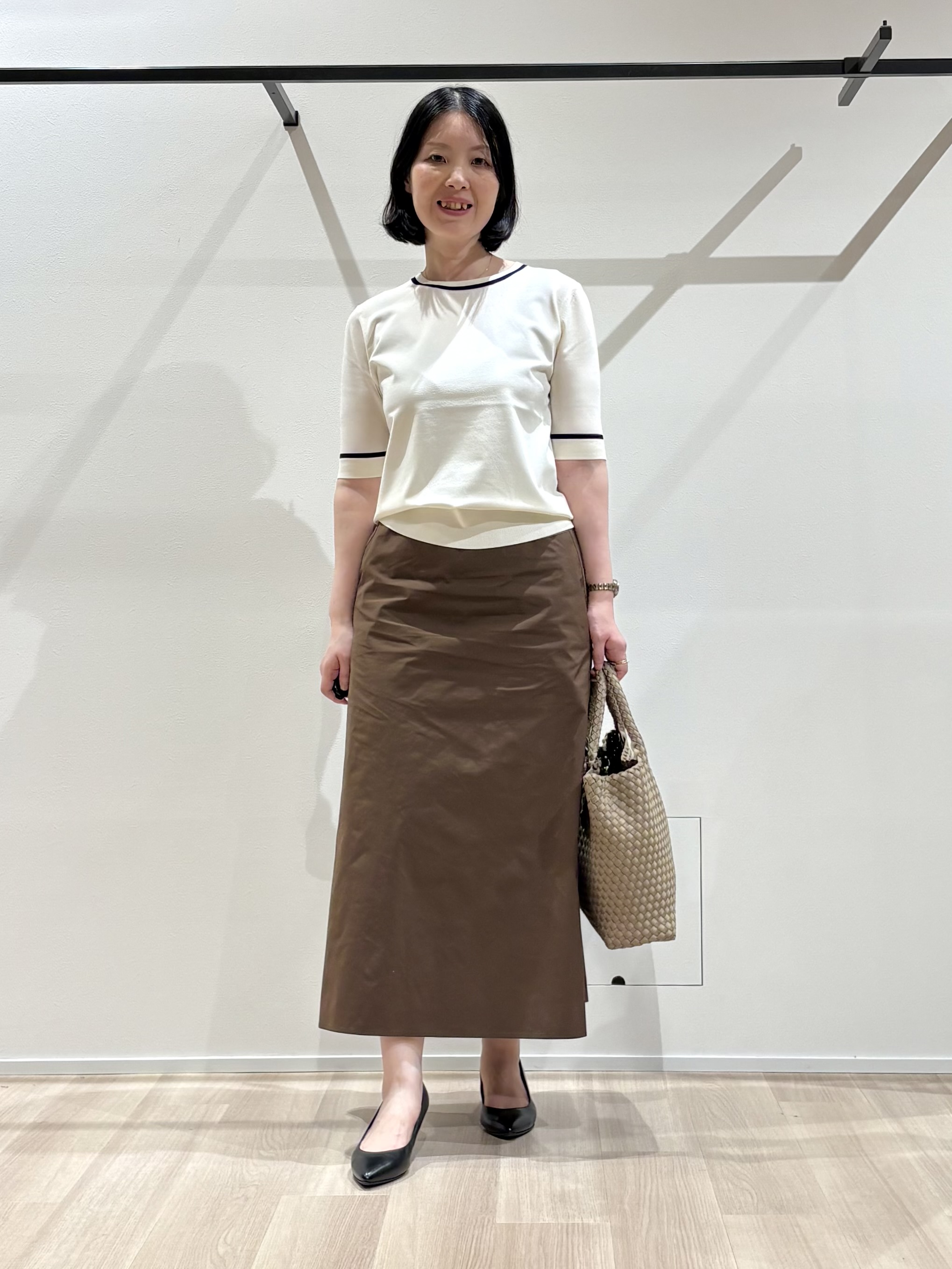 yさんの「UNTITLED｜【アンサンブル可/上品な清涼感】コンパクト5分袖ニット」を使ったコーディネート