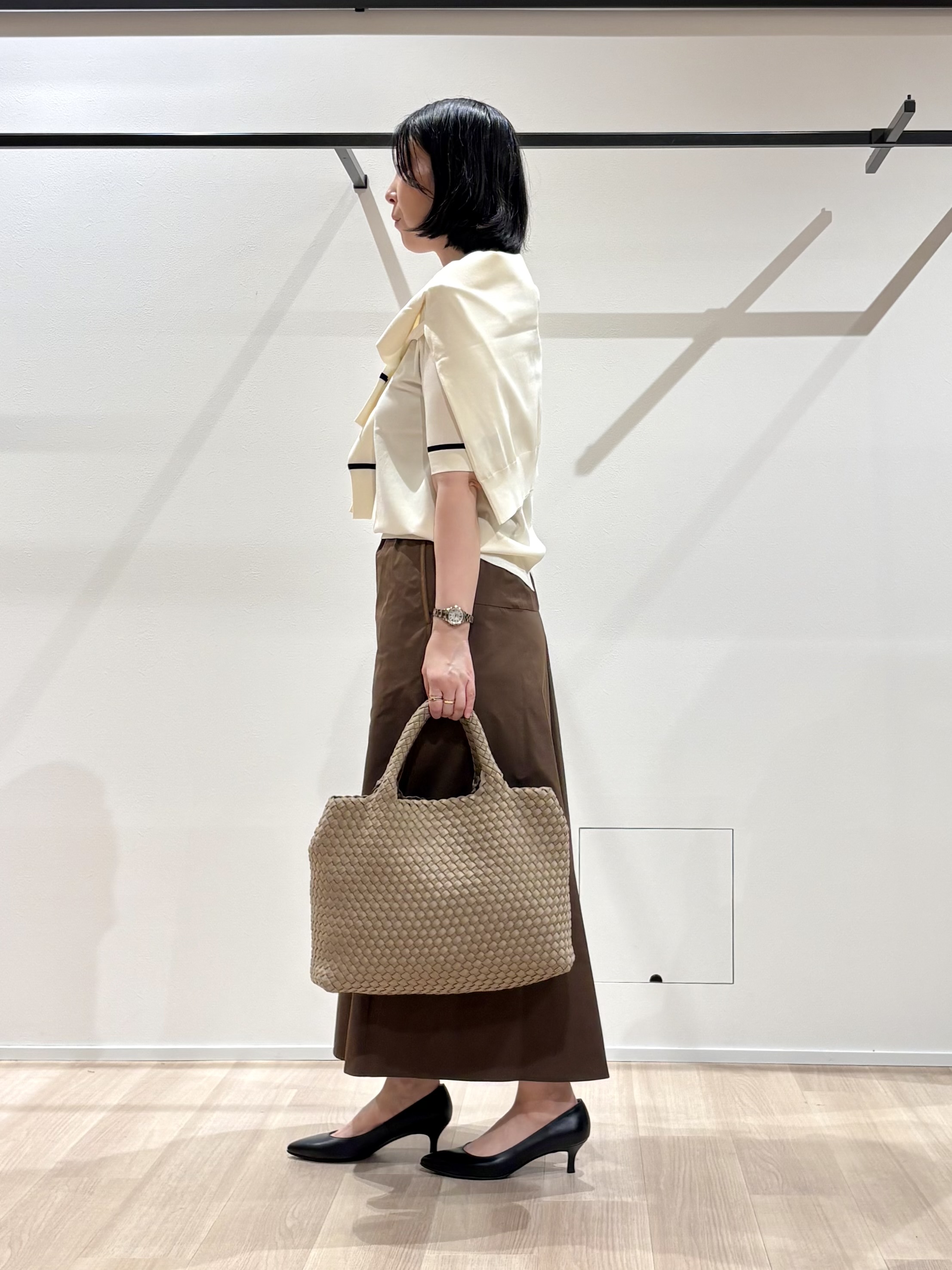 yさんの「UNTITLED｜【アンサンブル可/上品な清涼感】コンパクト5分袖ニット」を使ったコーディネート