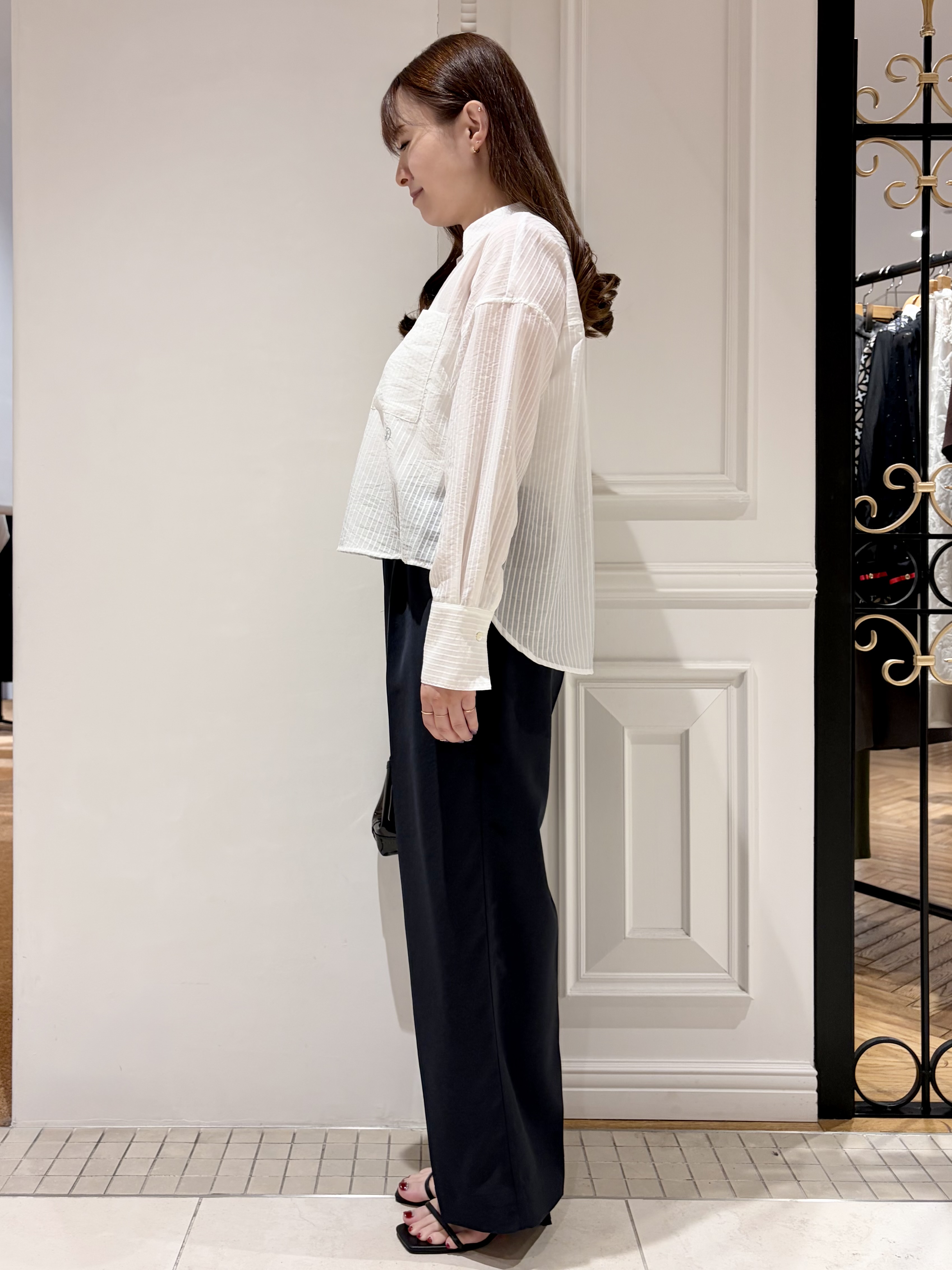 minowaさんの「DRESSTERIOR｜シアーストライプクロップドシャツ」を使ったコーディネート
