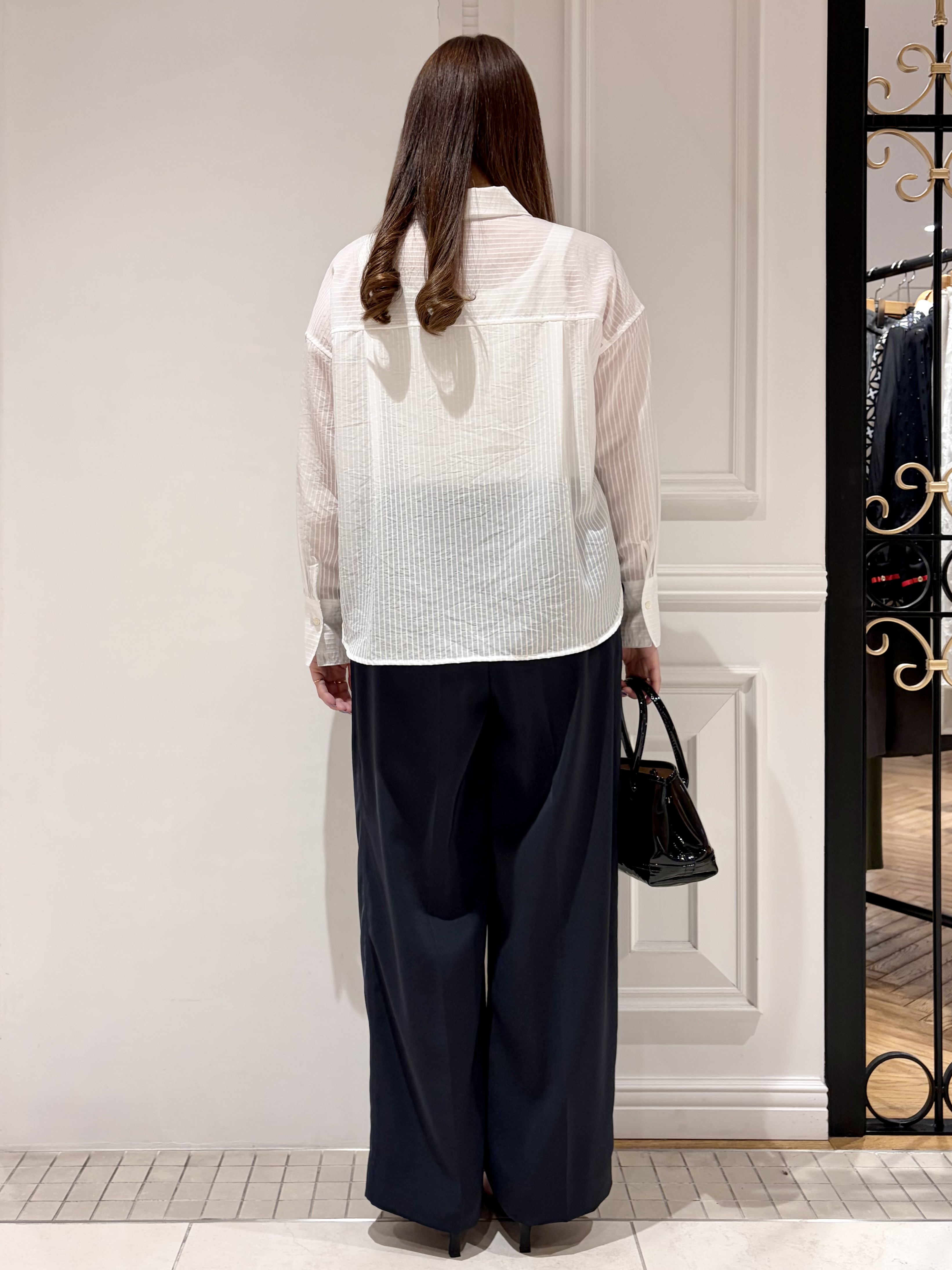 minowaさんの「DRESSTERIOR｜シアーストライプクロップドシャツ」を使ったコーディネート