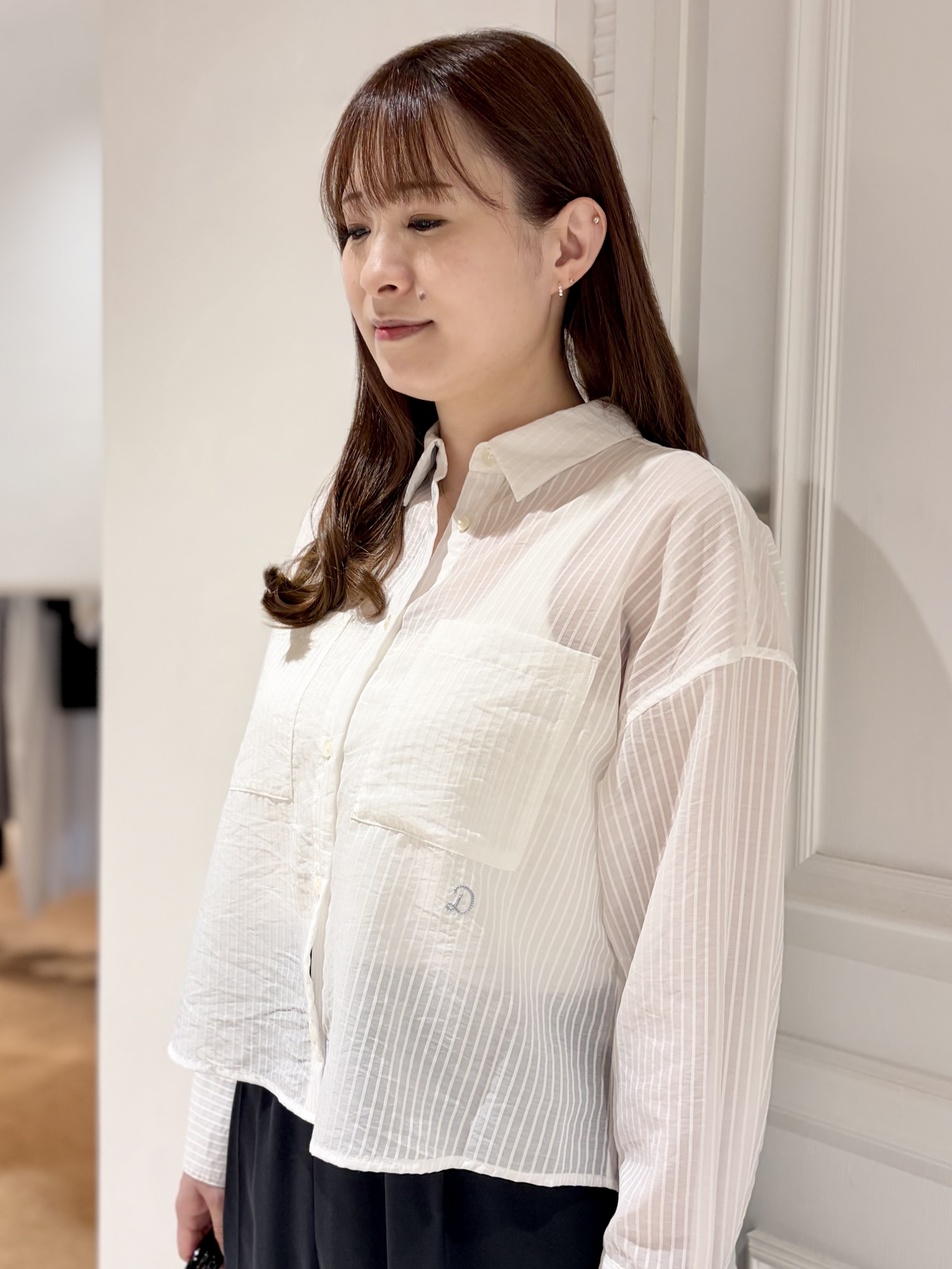 minowaさんの「DRESSTERIOR｜シアーストライプクロップドシャツ」を使ったコーディネート