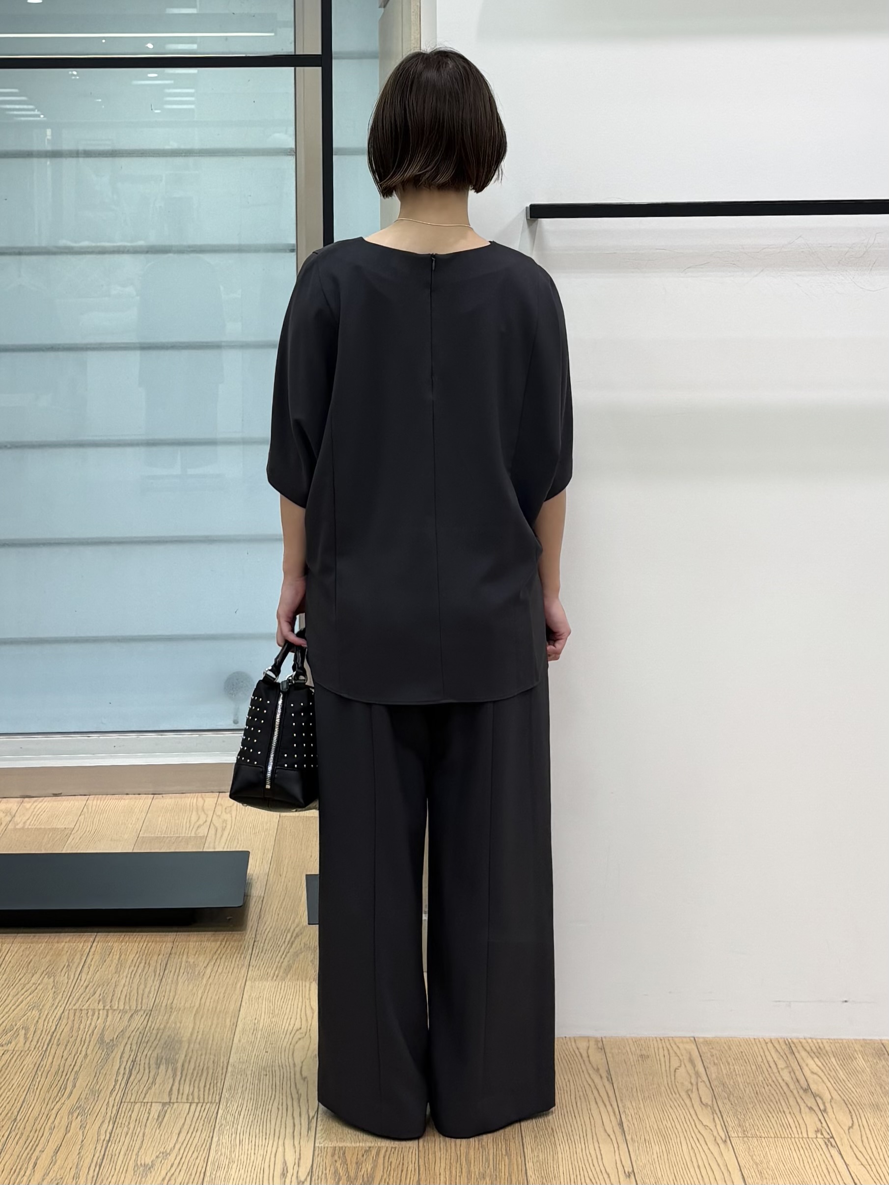 asamiさんの「INDIVI｜【体型＆二の腕カバー/着る日傘】ドルマントップス」を使ったコーディネート