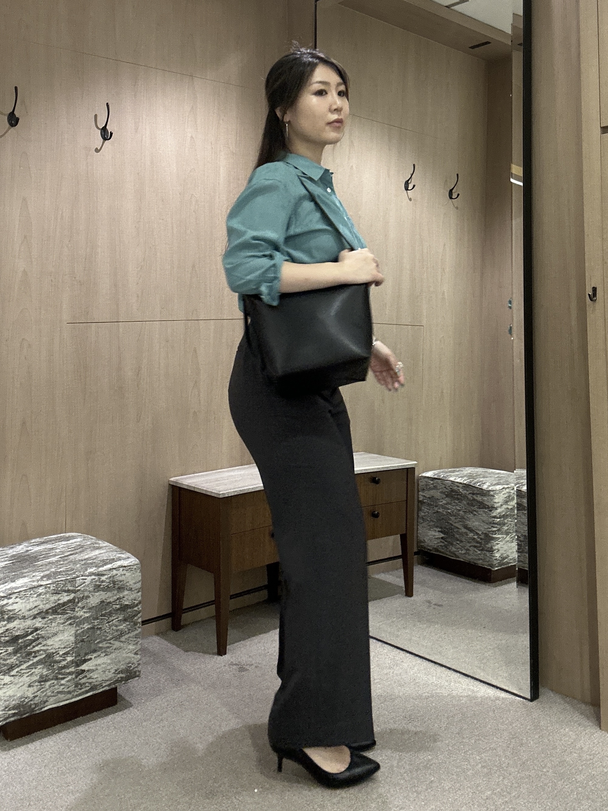 YURIさんの「UNTITLED｜シルキータッチシアーシャツ」を使ったコーディネート