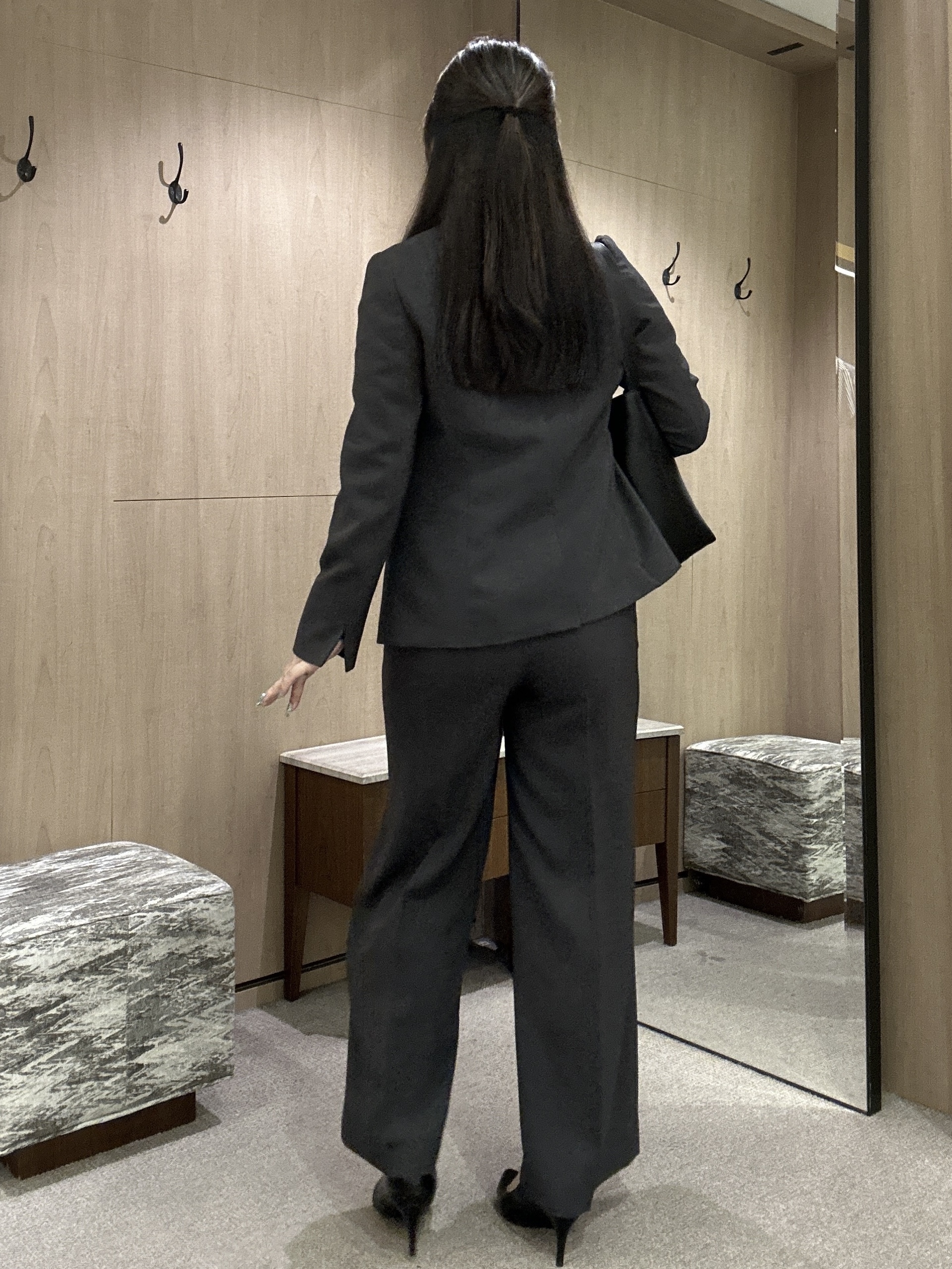 YURIさんの「UNTITLED｜シルキータッチシアーシャツ」を使ったコーディネート