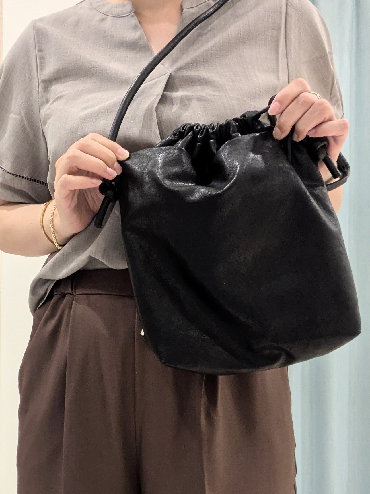 miyuさんの「SHOO･LA･RUE｜【洗濯後しわになりにくい/インせずきまる】お袖のハシゴレースで涼やかに 麻調スキッパーブラウス」を使ったコーディネート