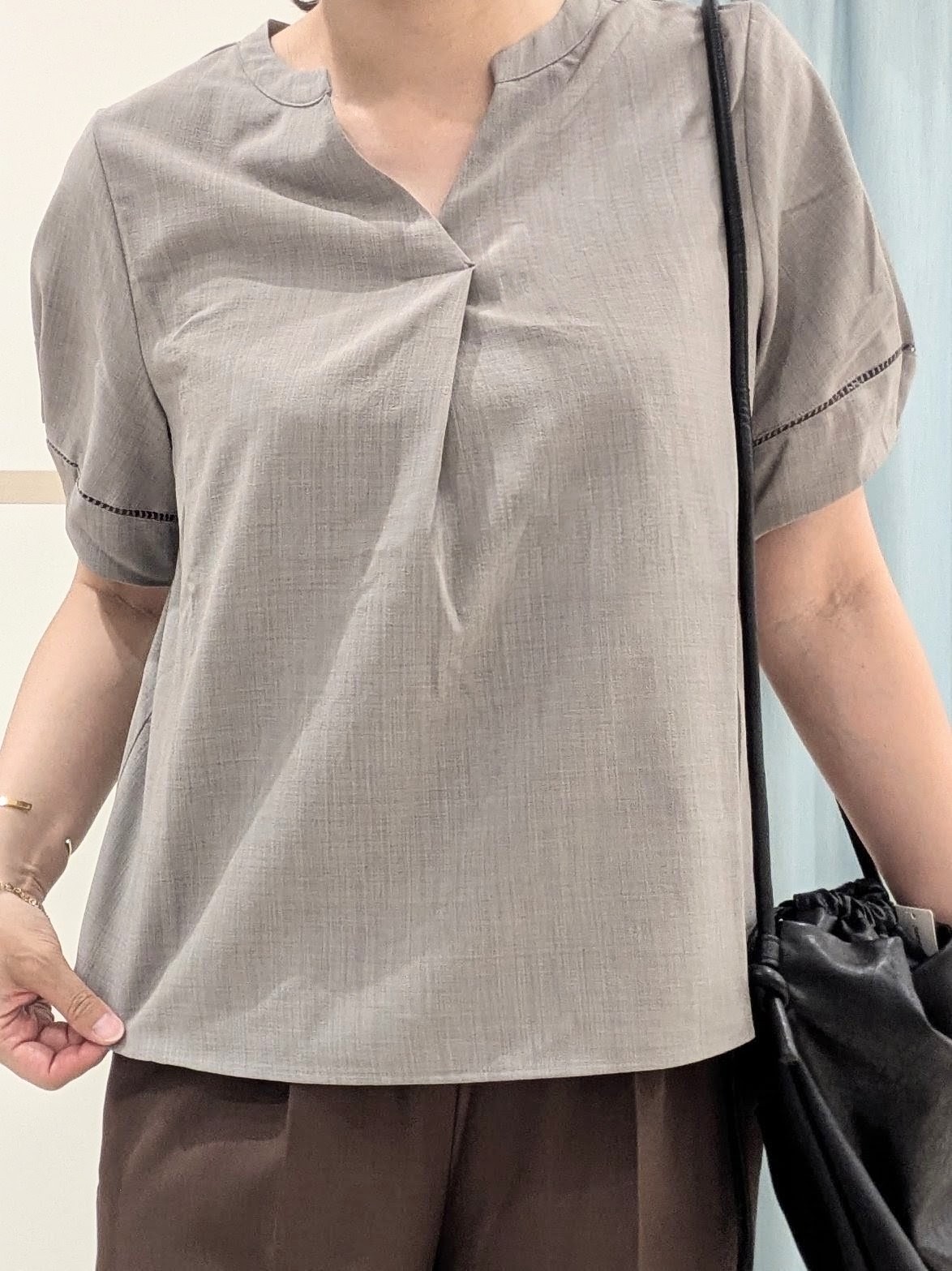 miyuさんの「SHOO･LA･RUE｜【洗濯後しわになりにくい/インせずきまる】お袖のハシゴレースで涼やかに 麻調スキッパーブラウス」を使ったコーディネート