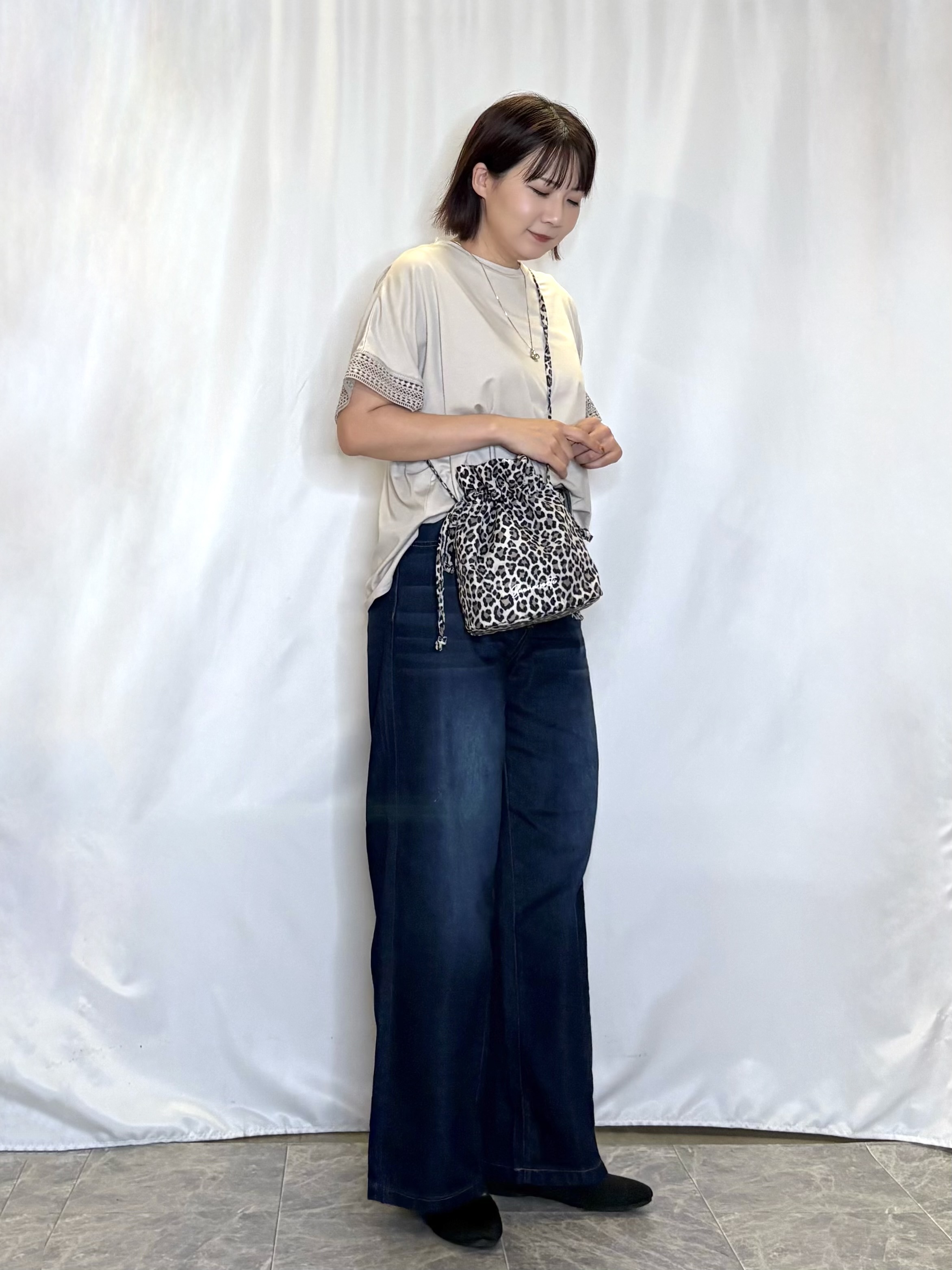 ネリさんの「SHOO･LA･RUE｜【ひんやり/UV/体型カバー】ヒップ周りが隠せる お袖レースTシャツ」を使ったコーディネート