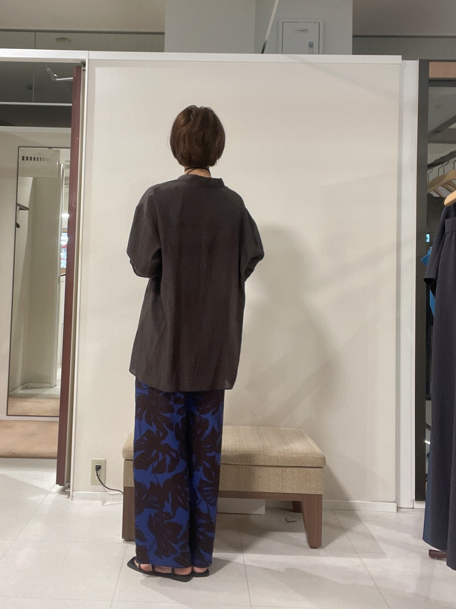 IWAMOさんの「UNTITLED｜シルキータッチシアーシャツ」を使ったコーディネート