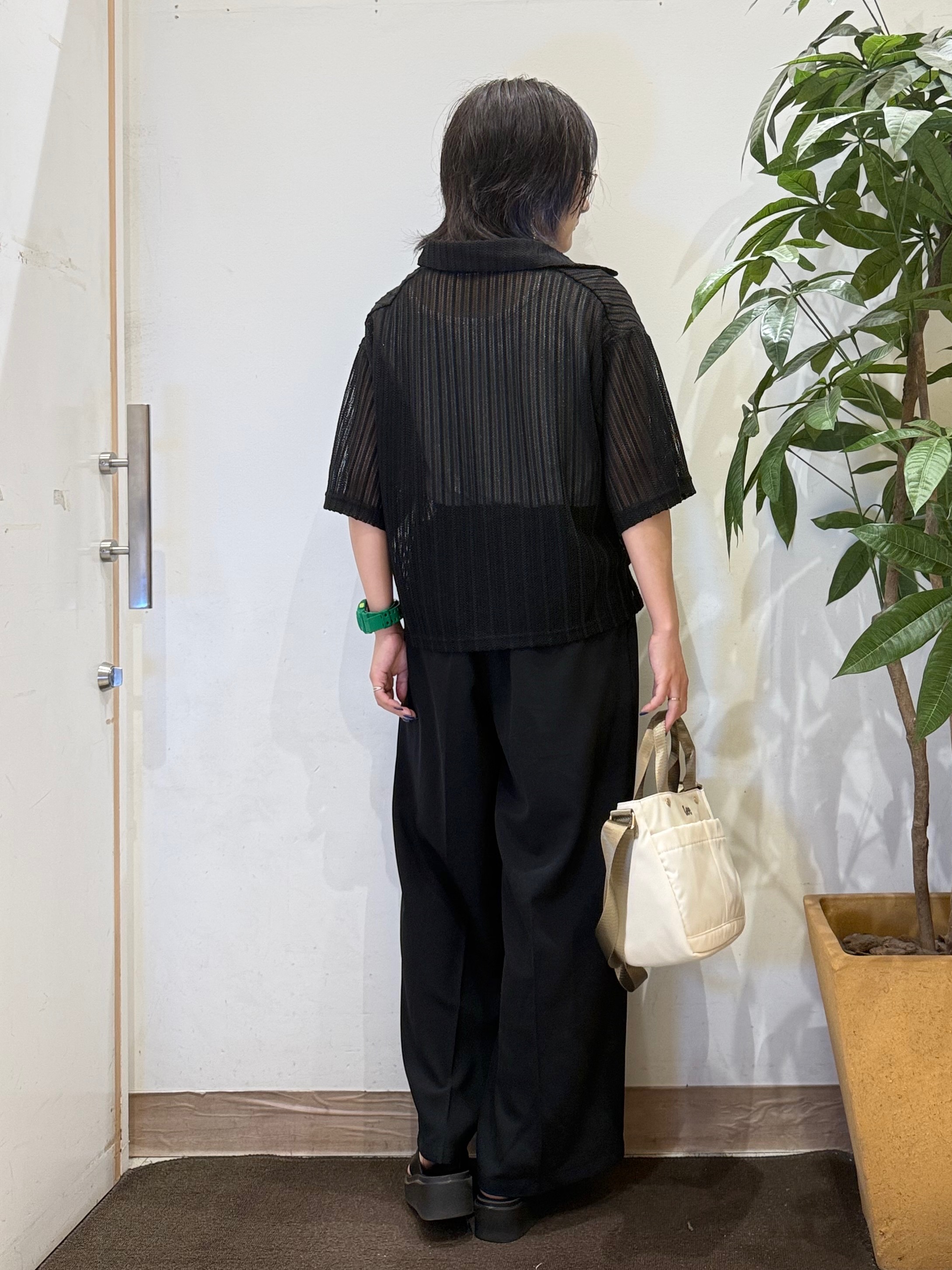 misakiさんの「SHOO･LA･RUE｜【洗濯機可/S-LL】軽やかで涼しげな 透かしレース風前開きシャツ」を使ったコーディネート