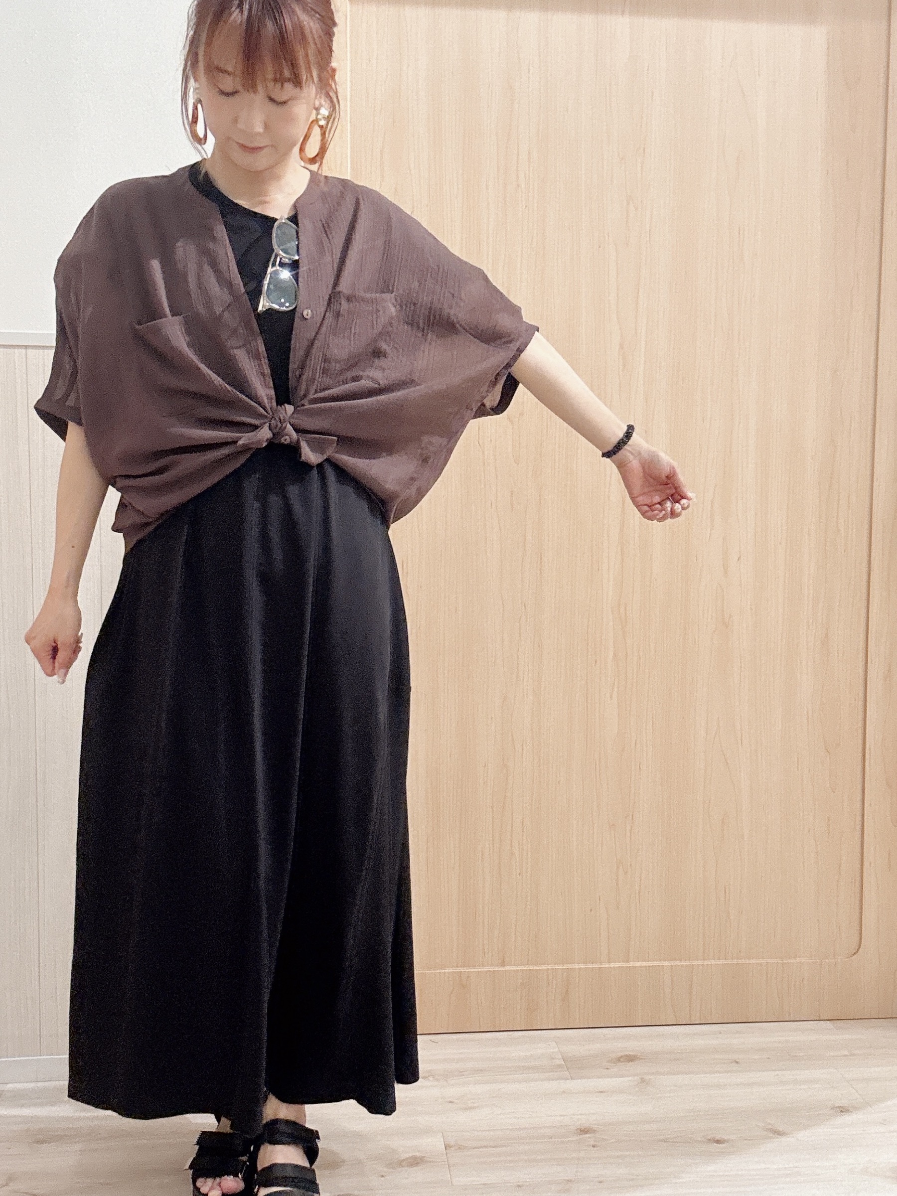 モカさんの「SHOO･LA･RUE｜【ひんやり/体型カバー/洗濯機可】涼やかAラインロングワンピース」を使ったコーディネート