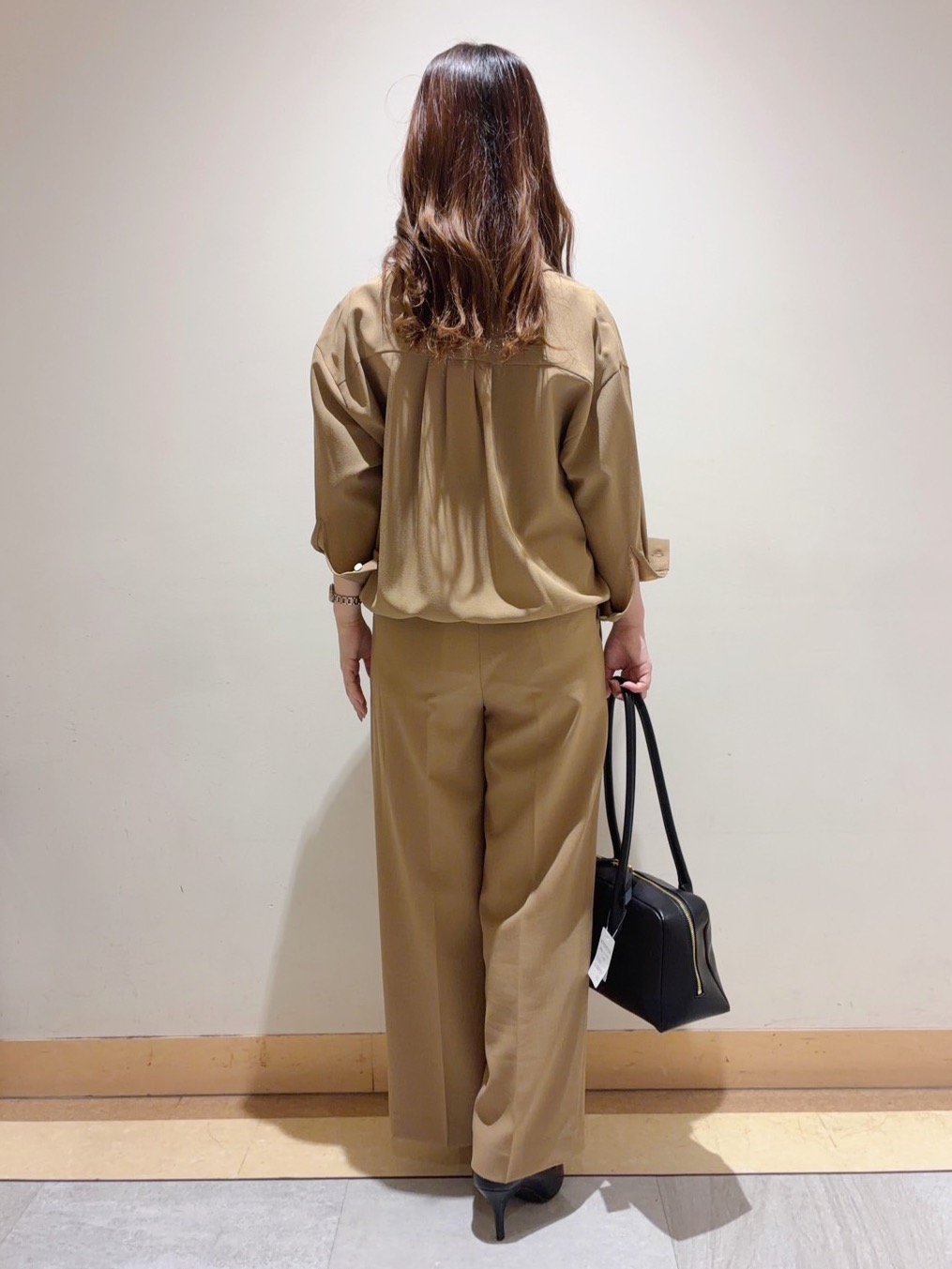 ユナさんの「UNTITLED｜【秋羽織り/セットアップ可/UVカット】エアリークールドロストシャツ」を使ったコーディネート