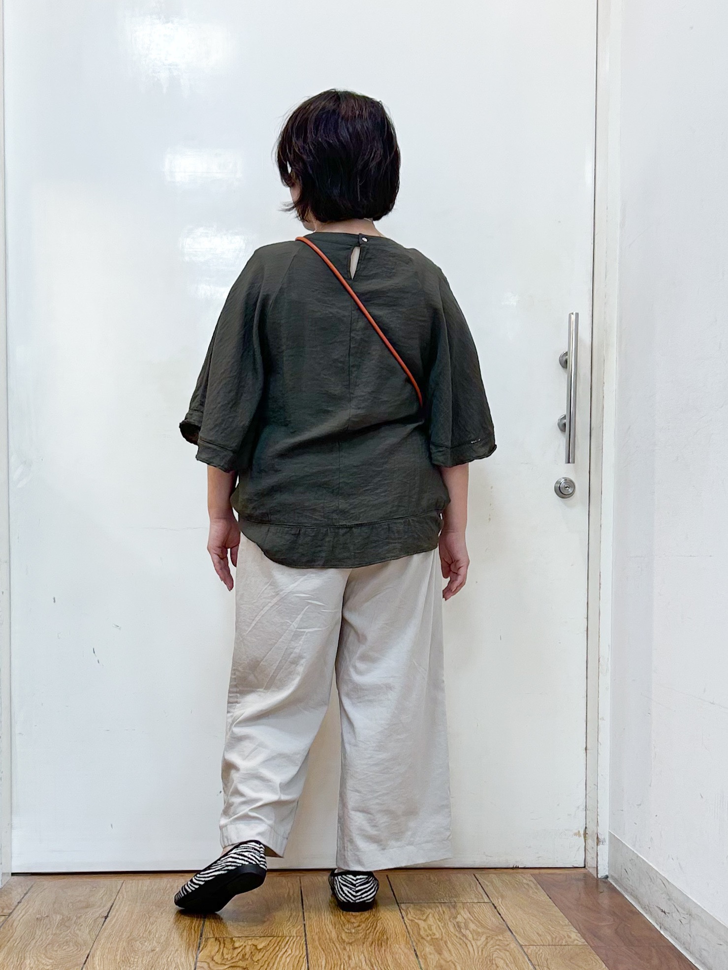 haruさんの「SHOO･LA･RUE｜【ひんやり/S-LL/体型カバー】はしごレースが涼し気な スラブポンチョ風ブラウス」を使ったコーディネート