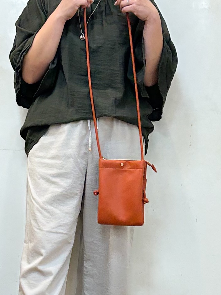 haruさんの「SHOO･LA･RUE｜【ひんやり/S-LL/体型カバー】はしごレースが涼し気な スラブポンチョ風ブラウス」を使ったコーディネート