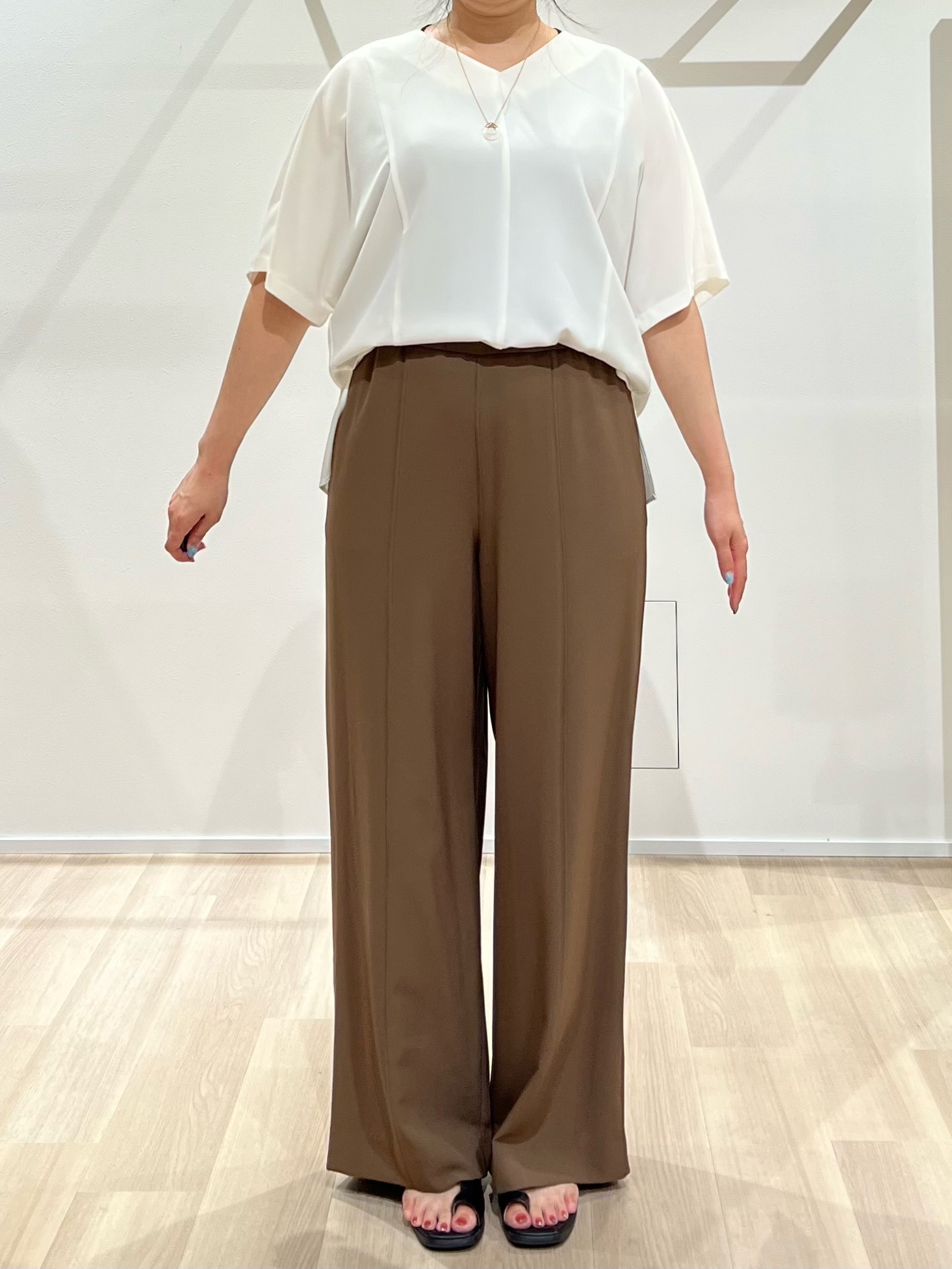 TOMOMIさんの「UNTITLED｜【体型＆二の腕カバー/着る日傘】ドルマントップス」を使ったコーディネート