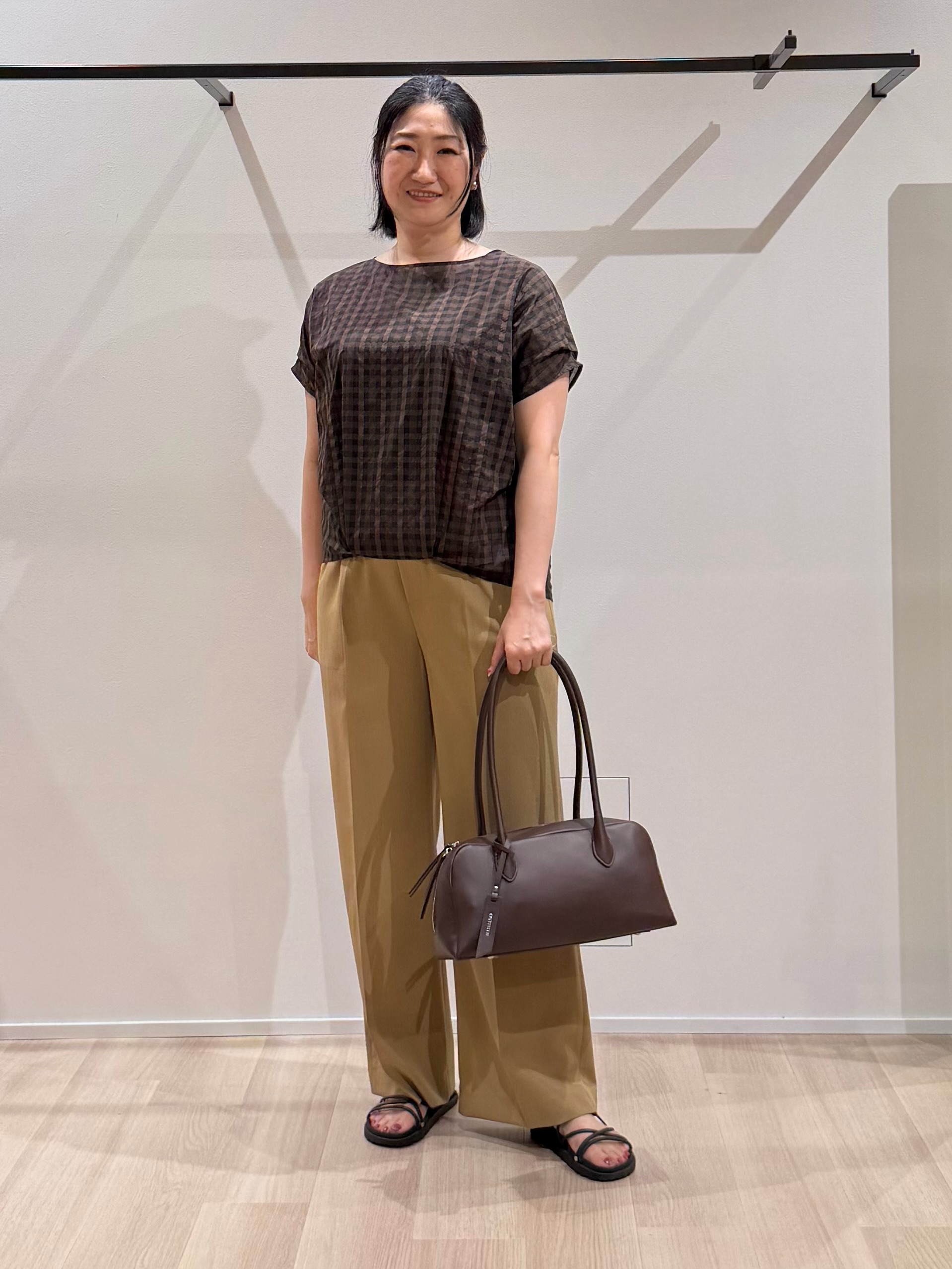 TOMOMIさんの「UNTITLED｜シアーチェックブラウス」を使ったコーディネート