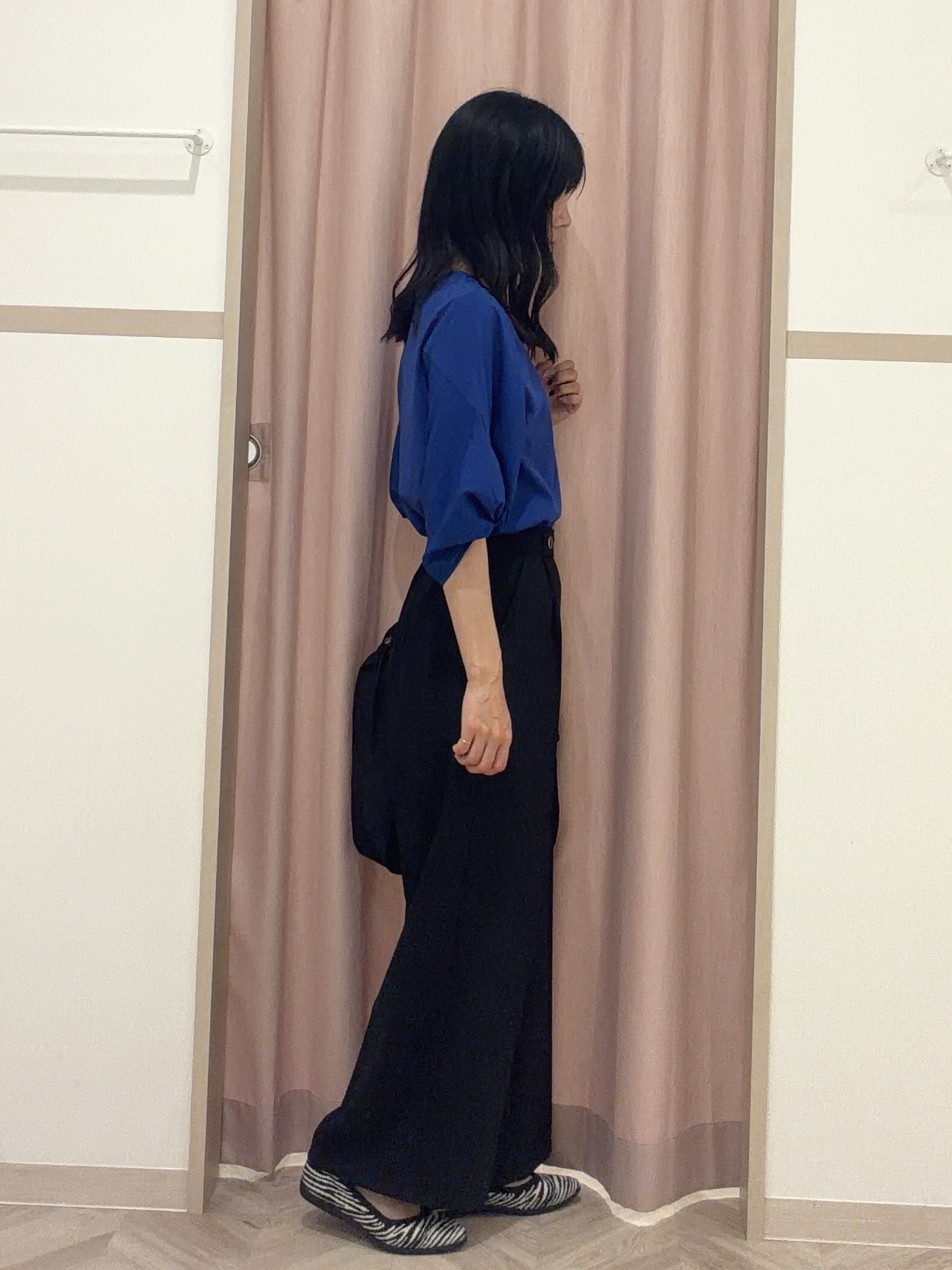大西直穂さんの「SHOO･LA･RUE｜【S-LL/洗濯機可/二の腕カバー】楽に上品見え ツイストスリーブトップス」を使ったコーディネート