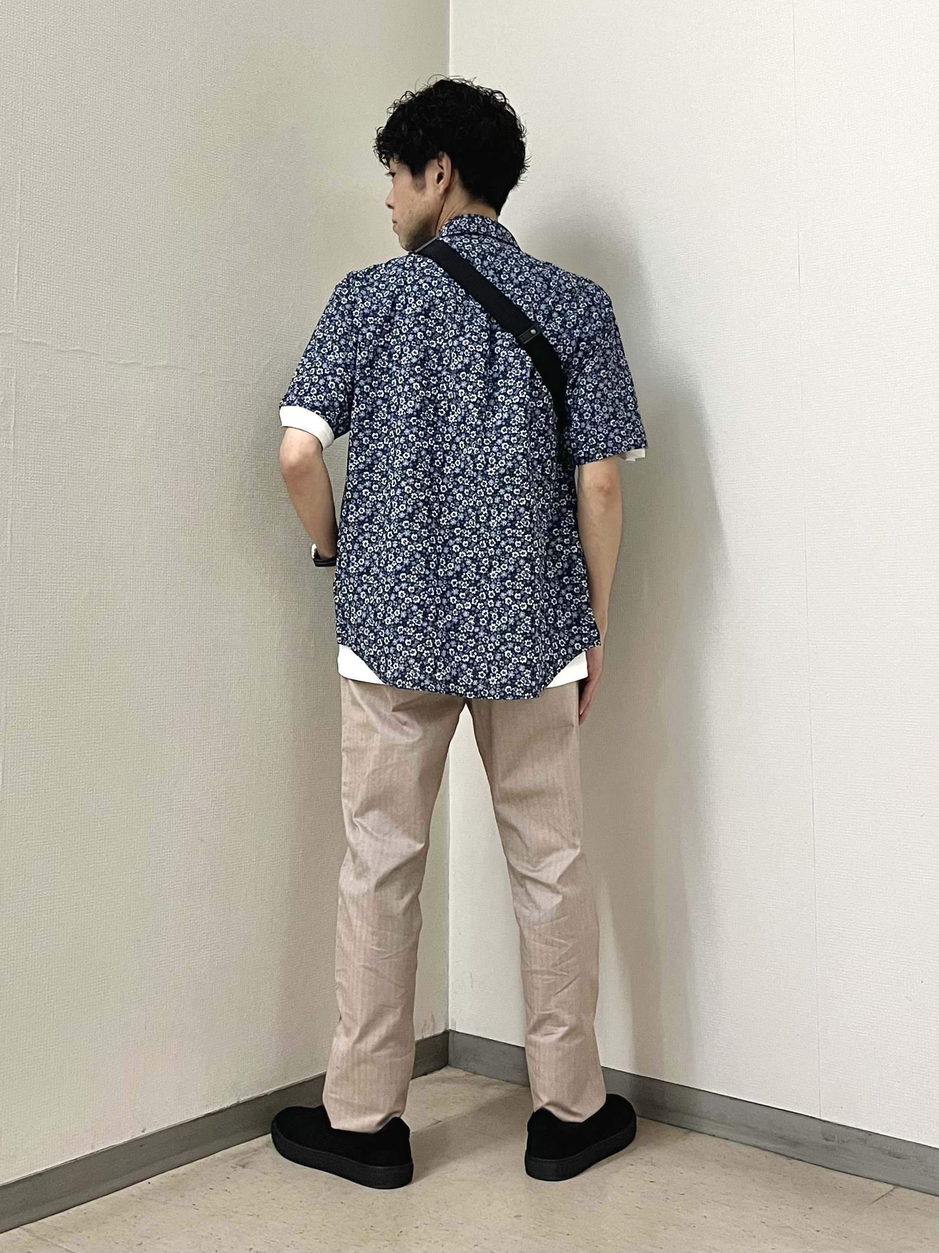 URAさんの「TAKEO KIKUCHI｜リップル小花シャツ」を使ったコーディネート