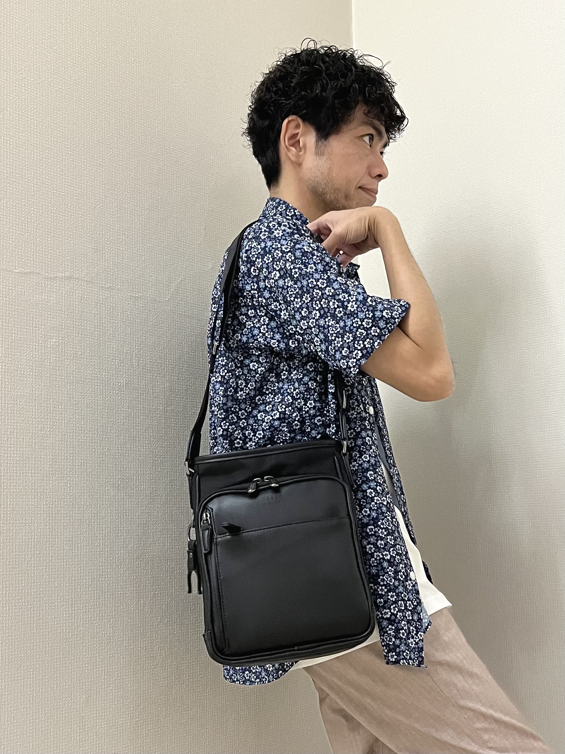 URAさんの「TAKEO KIKUCHI｜リップル小花シャツ」を使ったコーディネート