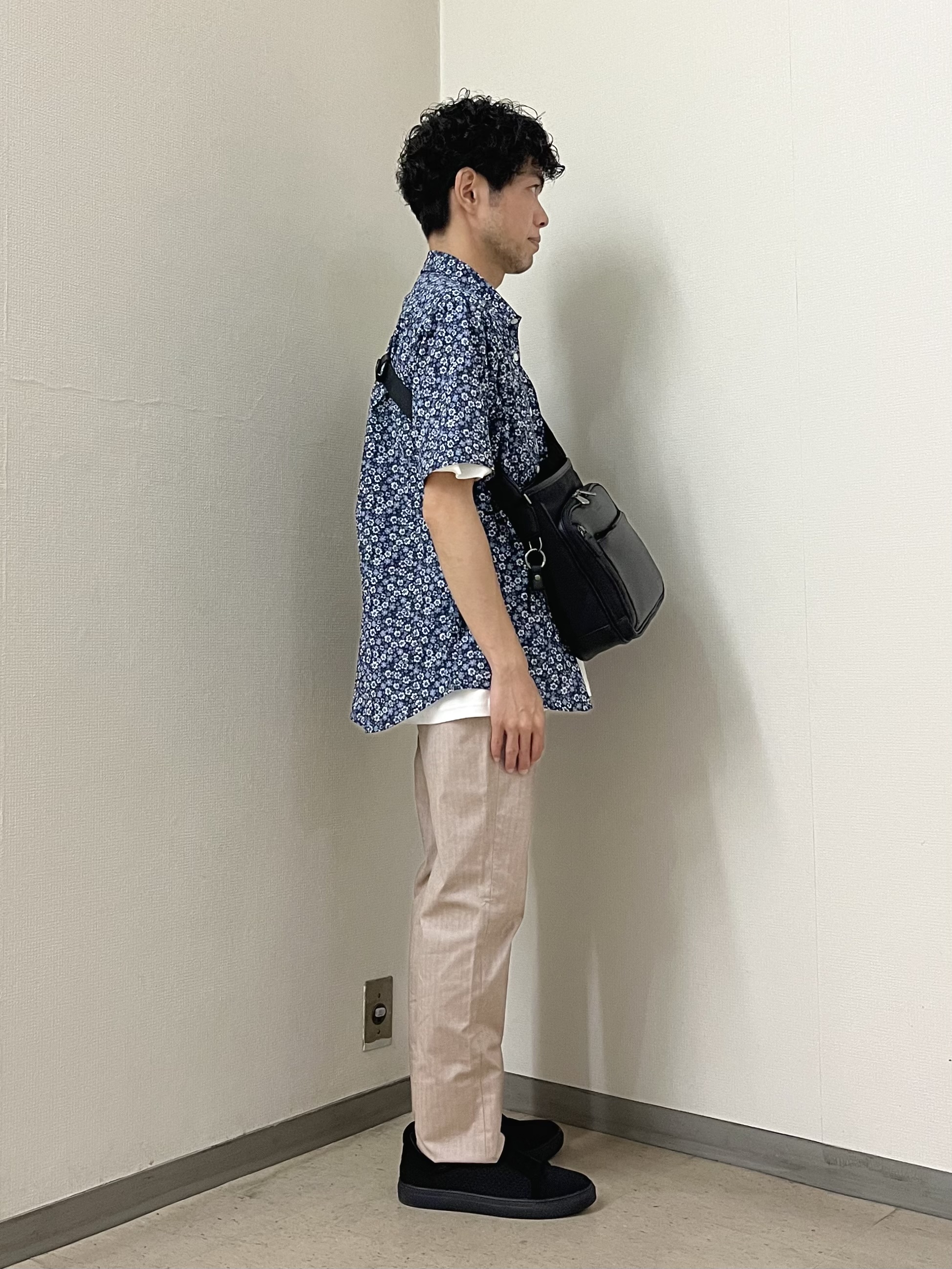 URAさんの「TAKEO KIKUCHI｜リップル小花シャツ」を使ったコーディネート