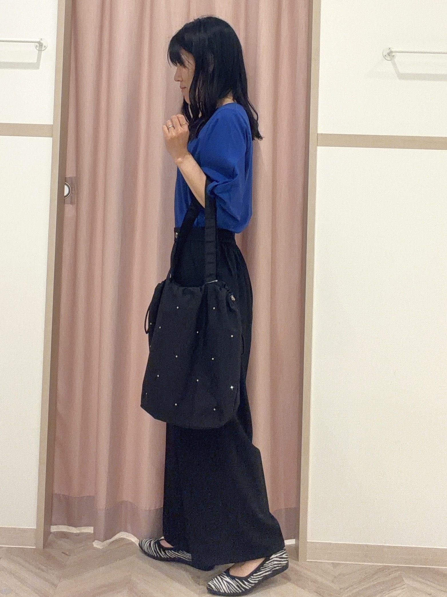 大西直穂さんの「SHOO･LA･RUE｜【S-LL/洗濯機可/二の腕カバー】楽に上品見え ツイストスリーブトップス」を使ったコーディネート