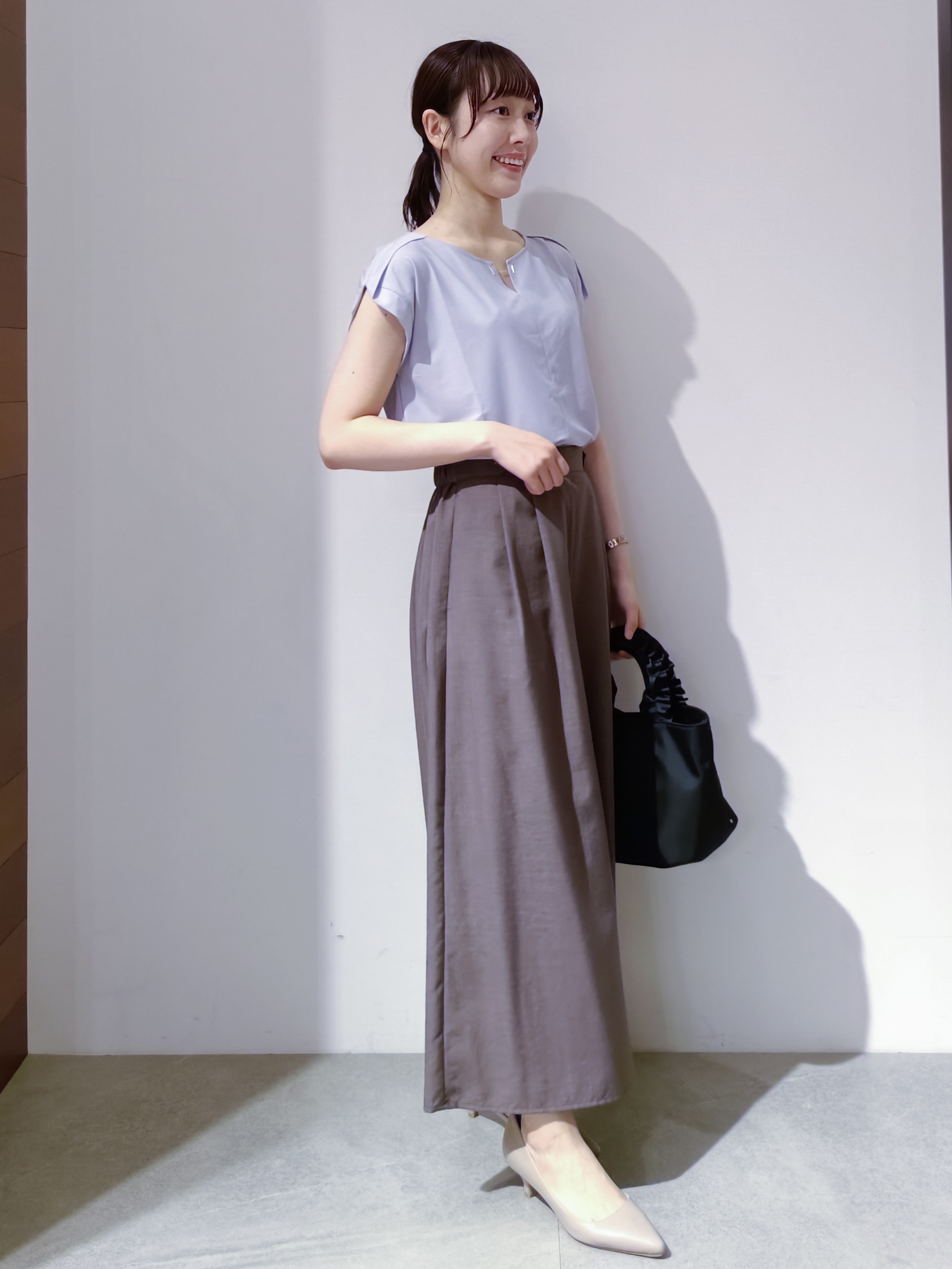 のんさんの「OPAQUE.CLIP｜【接触冷感】ひんやりキーネックフレンチトップス《洗濯機OK》」を使ったコーディネート