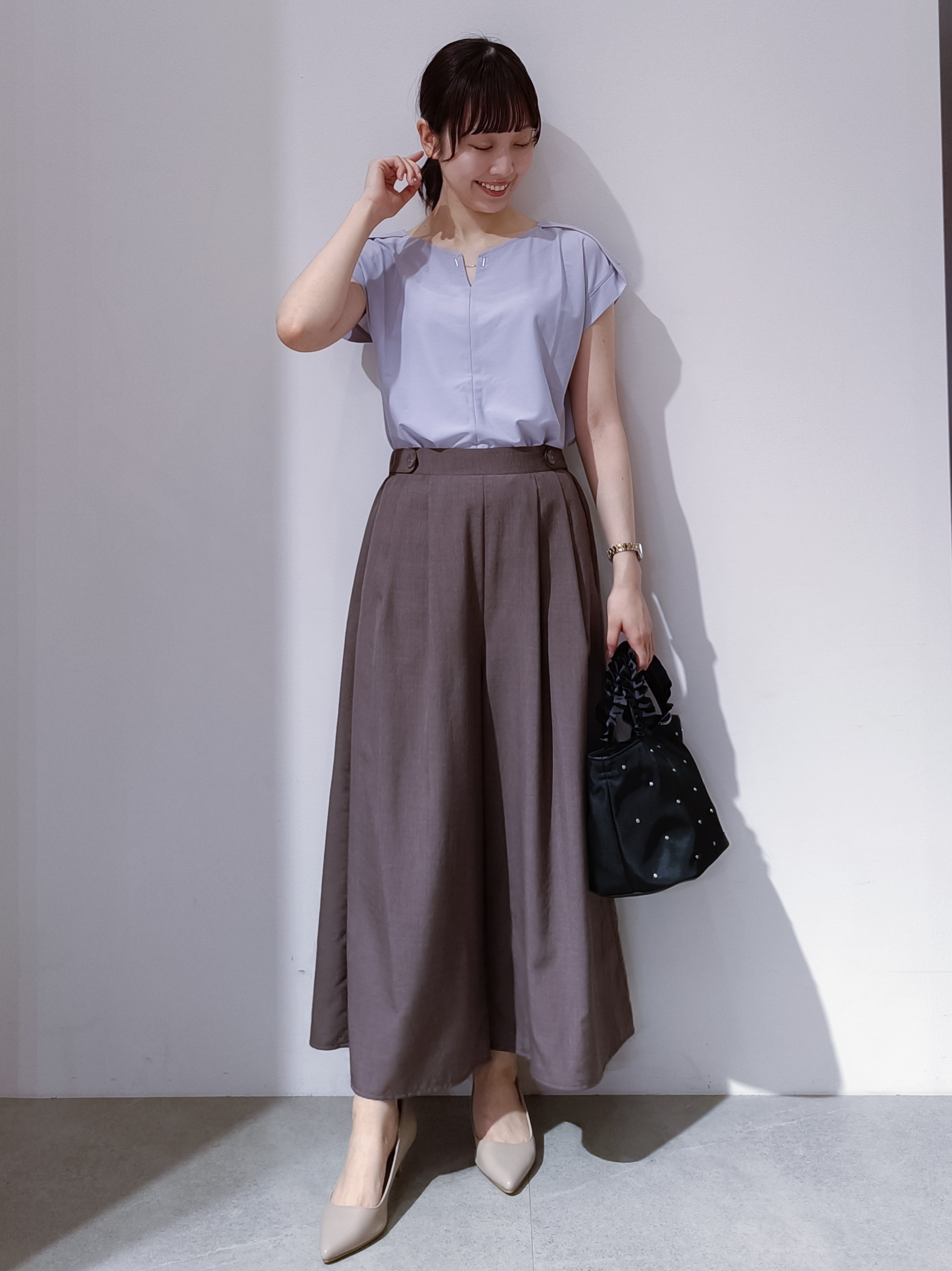 のんさんの「OPAQUE.CLIP｜【接触冷感】ひんやりキーネックフレンチトップス《洗濯機OK》」を使ったコーディネート