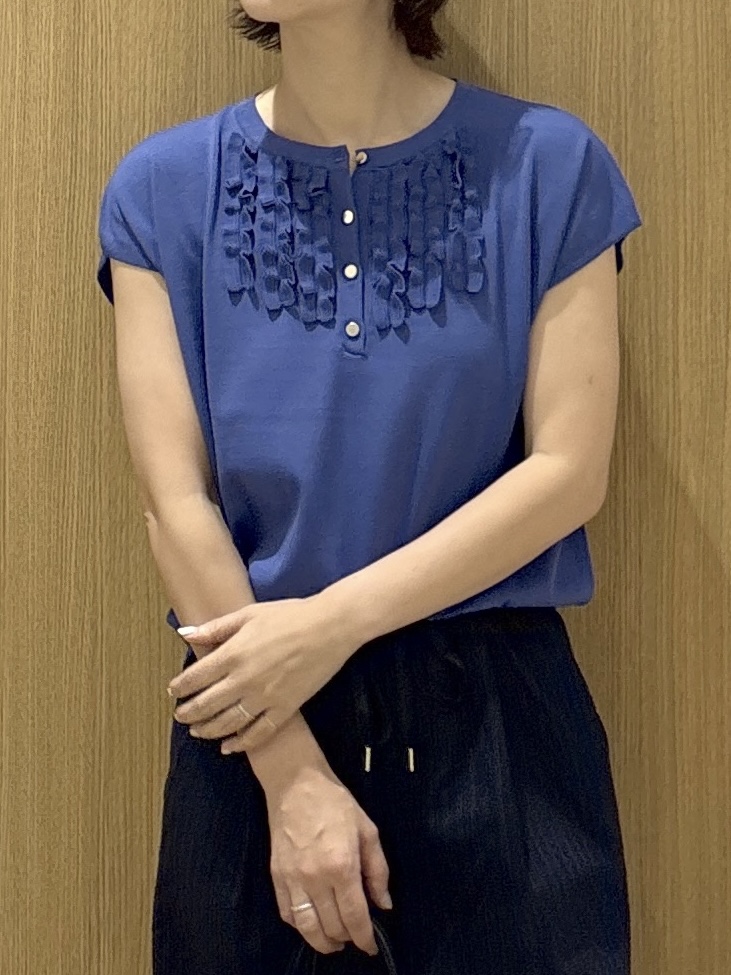 たけねぇさんの「OPAQUE.CLIP｜【接触冷感／UV】フリルフレンチスリーブニット《洗濯機OK》」を使ったコーディネート