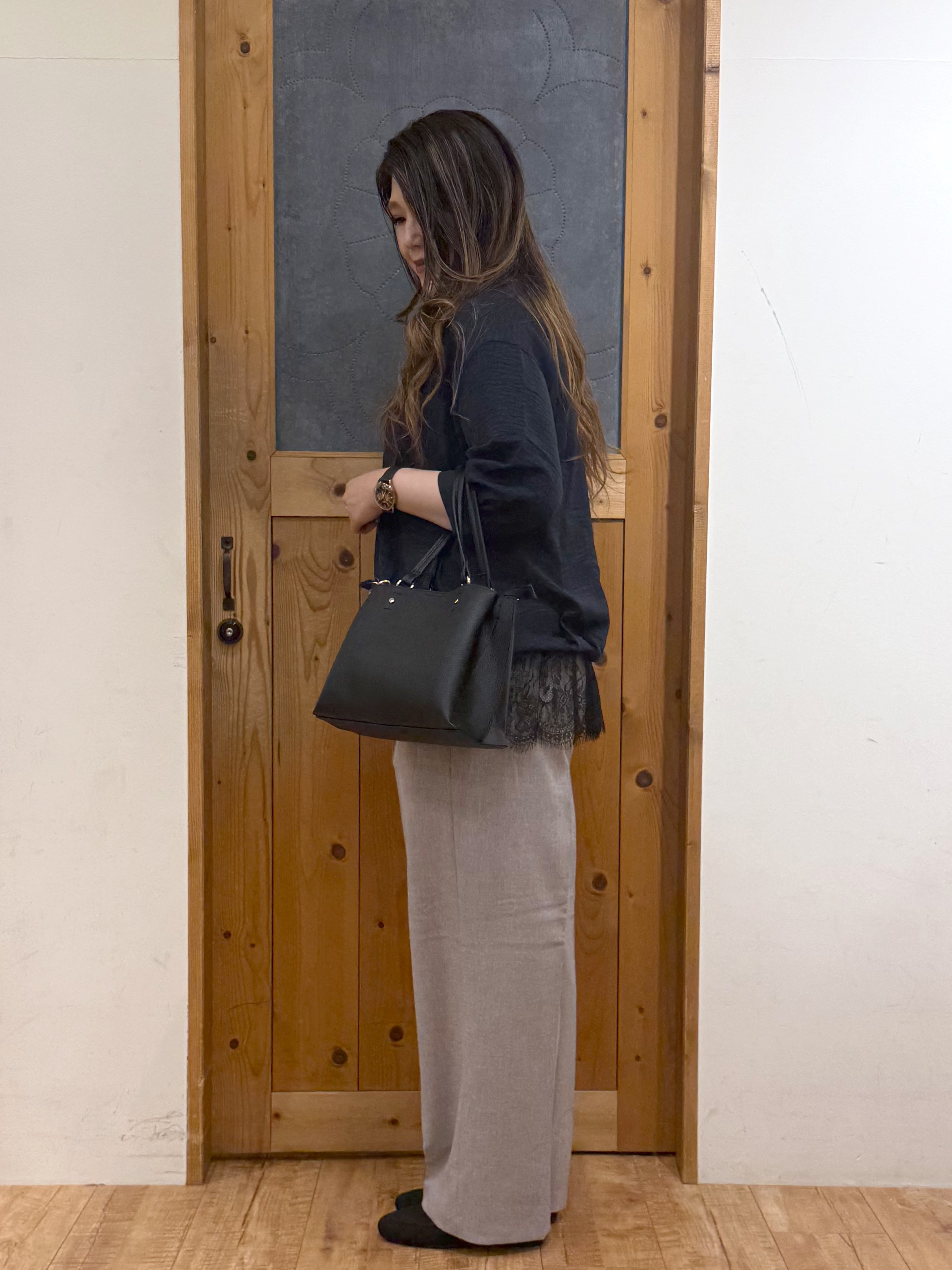 Ayana.さんの「SHOO･LA･RUE｜【S-LL】裾レースで女性らしさをプラス レイヤード風 タックスキッパーブラウス」を使ったコーディネート