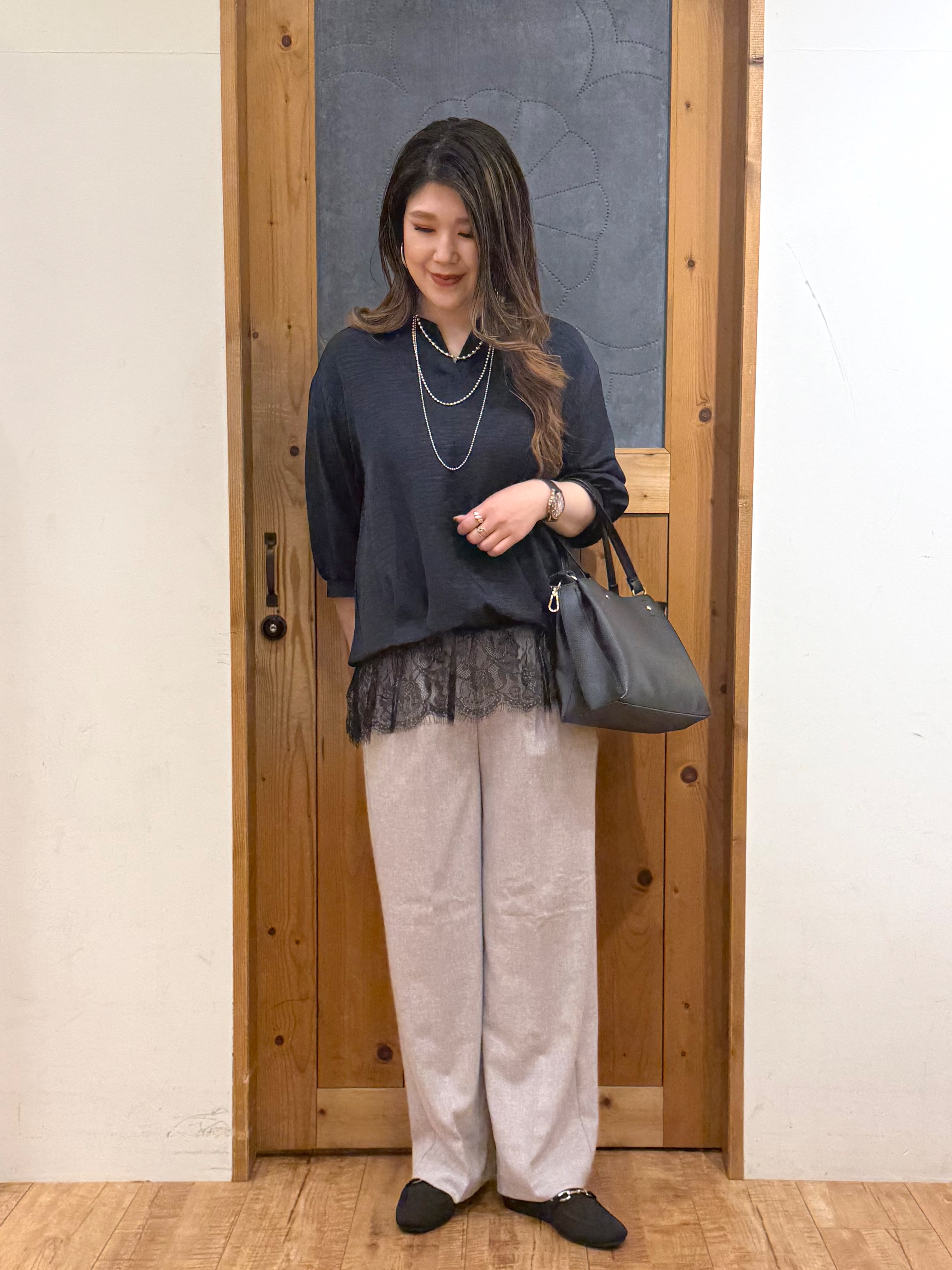 Ayana.さんの「SHOO･LA･RUE｜【S-LL】裾レースで女性らしさをプラス レイヤード風 タックスキッパーブラウス」を使ったコーディネート