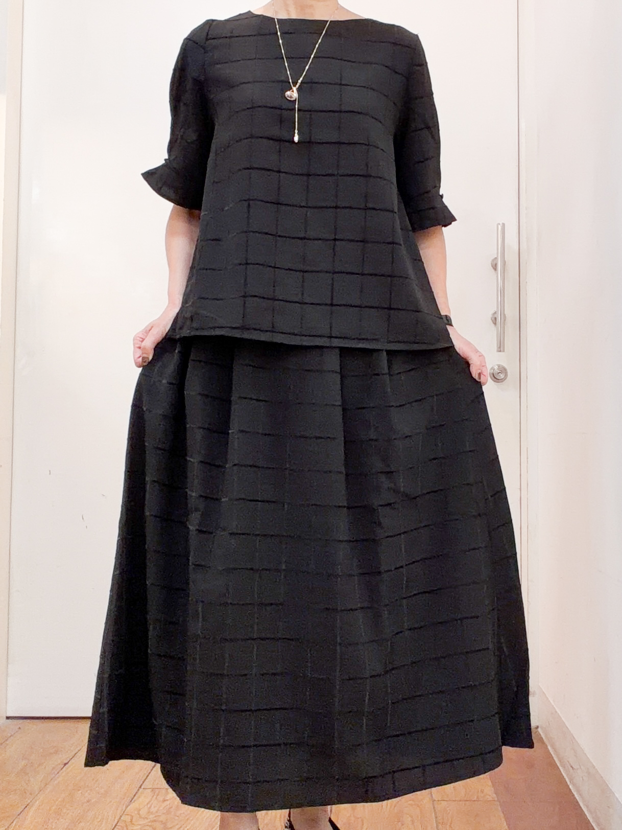 みぃさんの「SHOO･LA･RUE｜【セットアップ可/S-LL】モールチェックで上品に タックスリーブ ブラウス」を使ったコーディネート