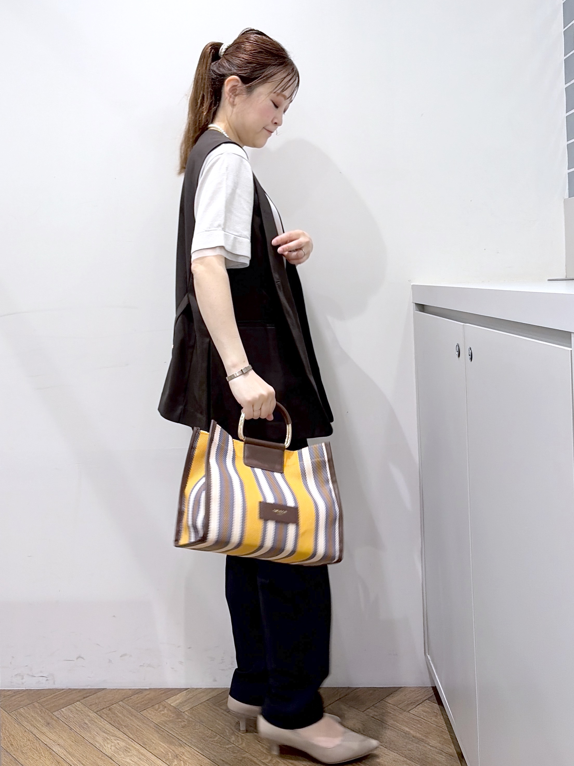Junさんの「index｜リネンライク Vネックジレ【洗濯機OK】」を使ったコーディネート