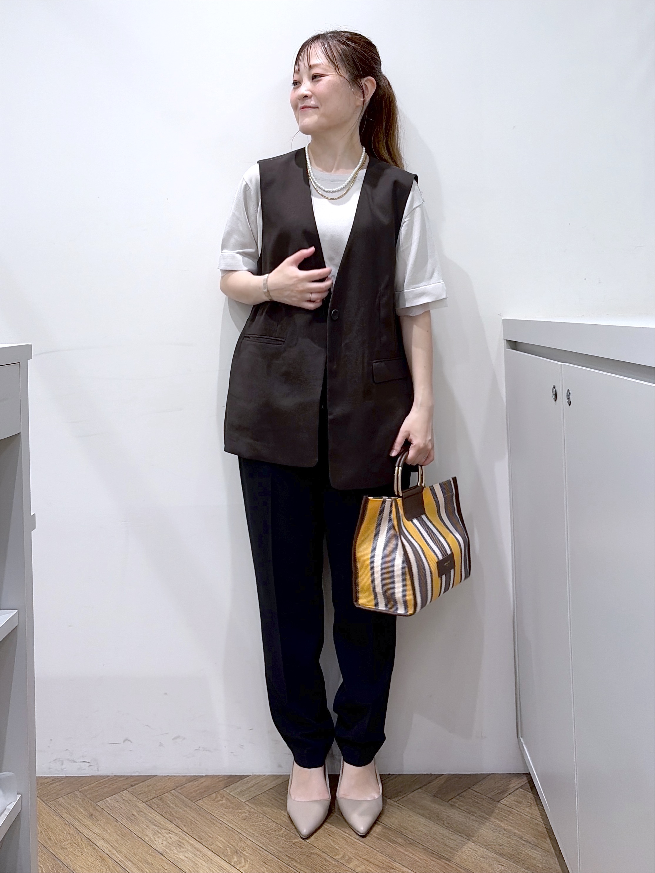 Junさんの「index｜リネンライク Vネックジレ【洗濯機OK】」を使ったコーディネート