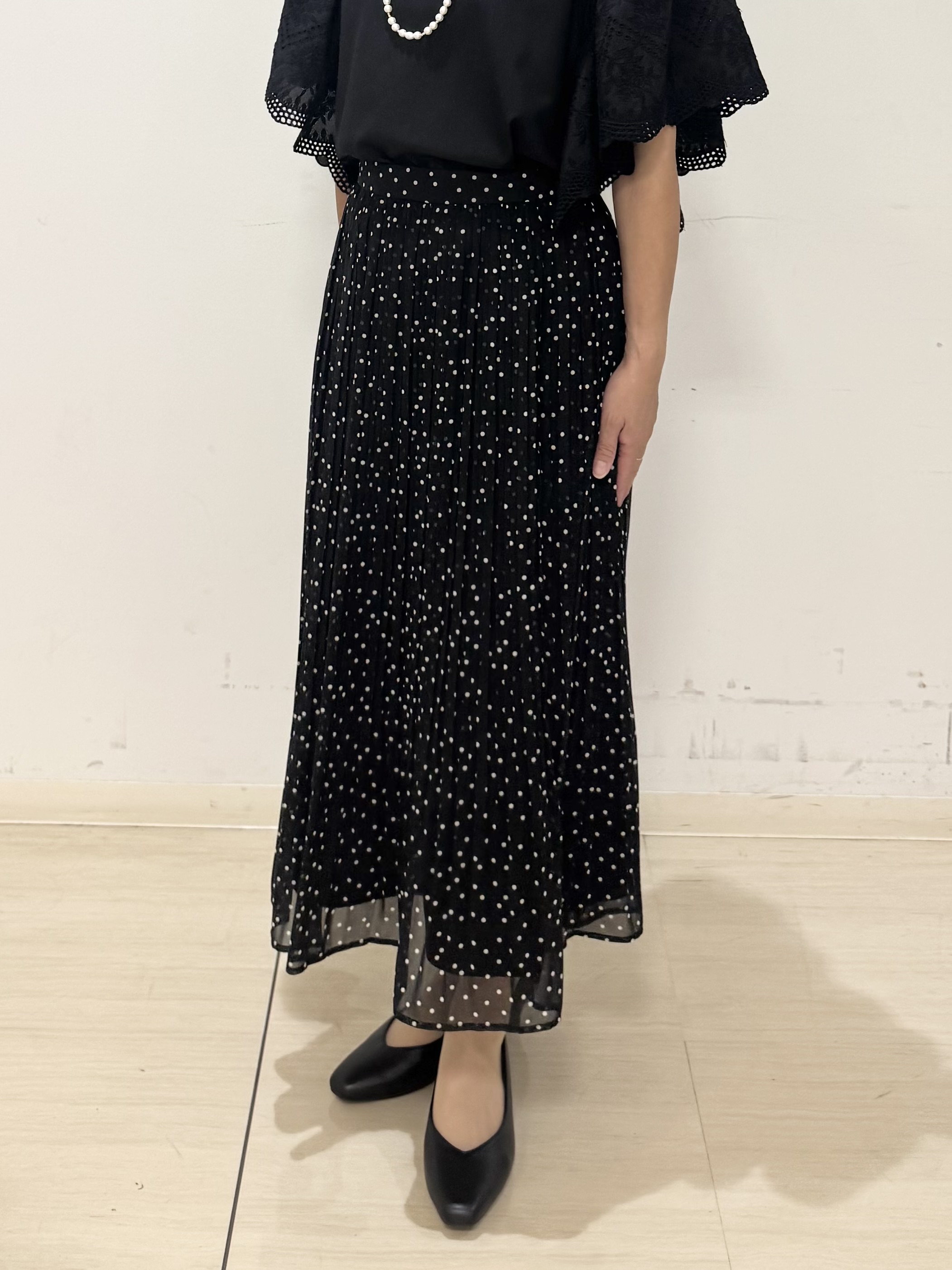 koyaさんの「Reflect｜【通勤◎】スカラップレーススリーブ ブラウス」を使ったコーディネート
