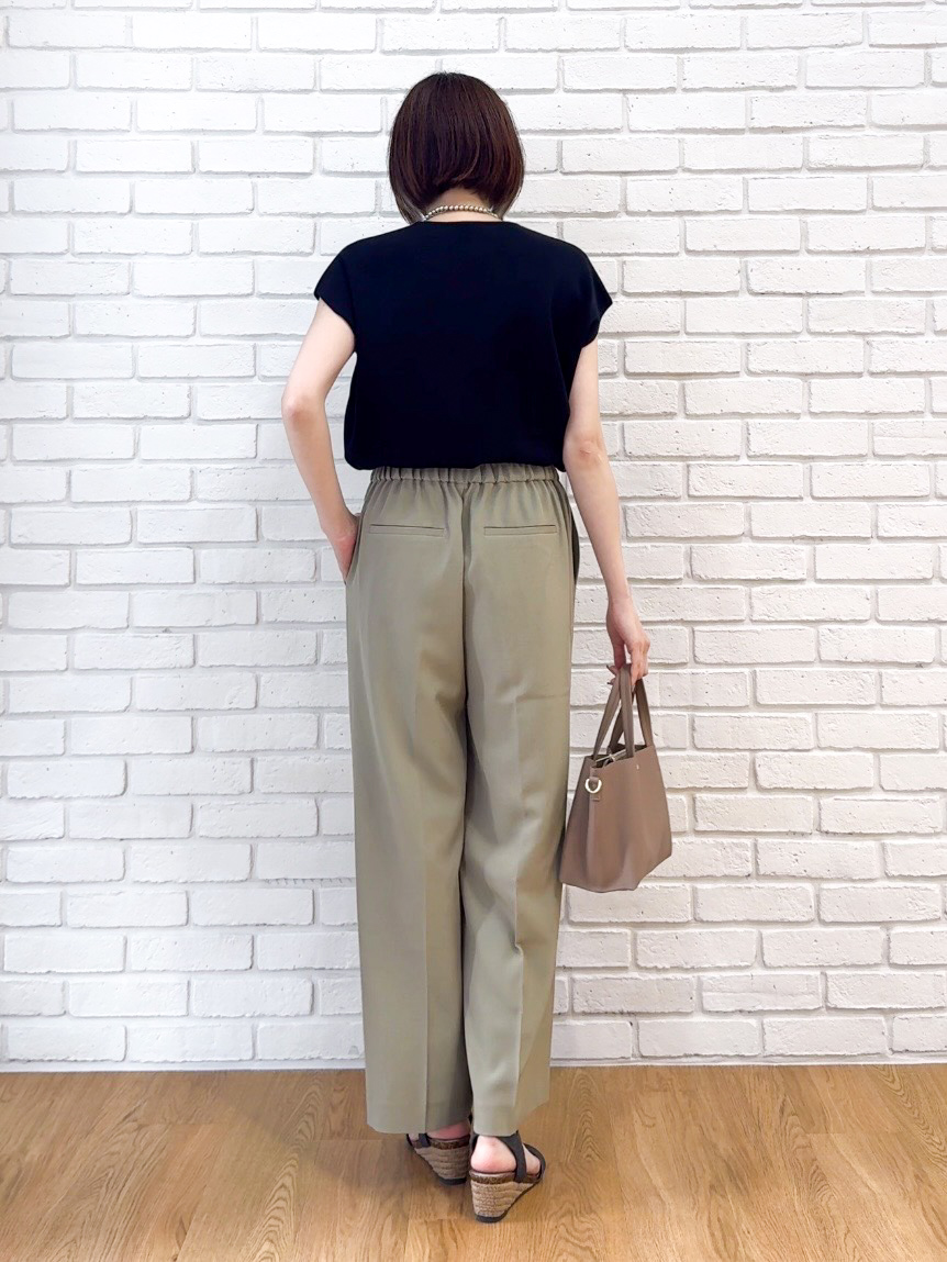 𝐜𝐡𝐢𝐤𝐚さんの「SHOO･LA･RUE｜【ひんやり/洗濯機可/S-LL】インせず着られる 大人シンプルサマーニット」を使ったコーディネート