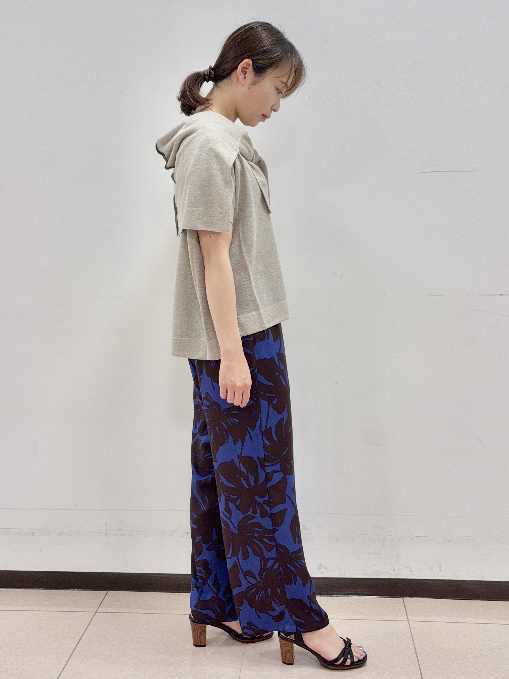 りおさんの「UNTITLED｜【アンサンブル可/品のある透け感】Tシャツ風ニットトップス」を使ったコーディネート