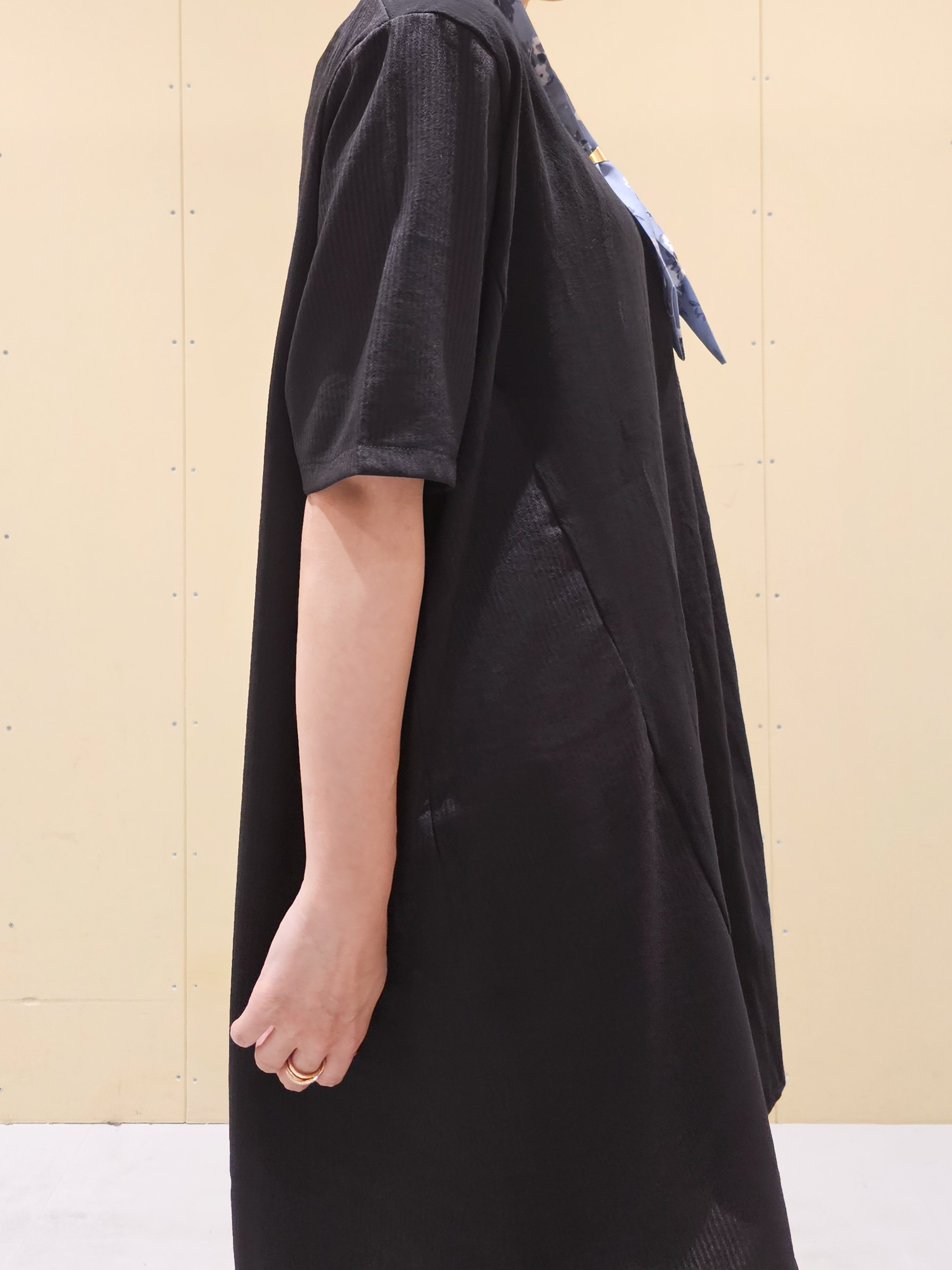 ゆゆさんの「SHOO･LA･RUE｜【洗濯機可/体型カバー】上から着るだけ 異素材切替 Aラインチュニックワンピース」を使ったコーディネート