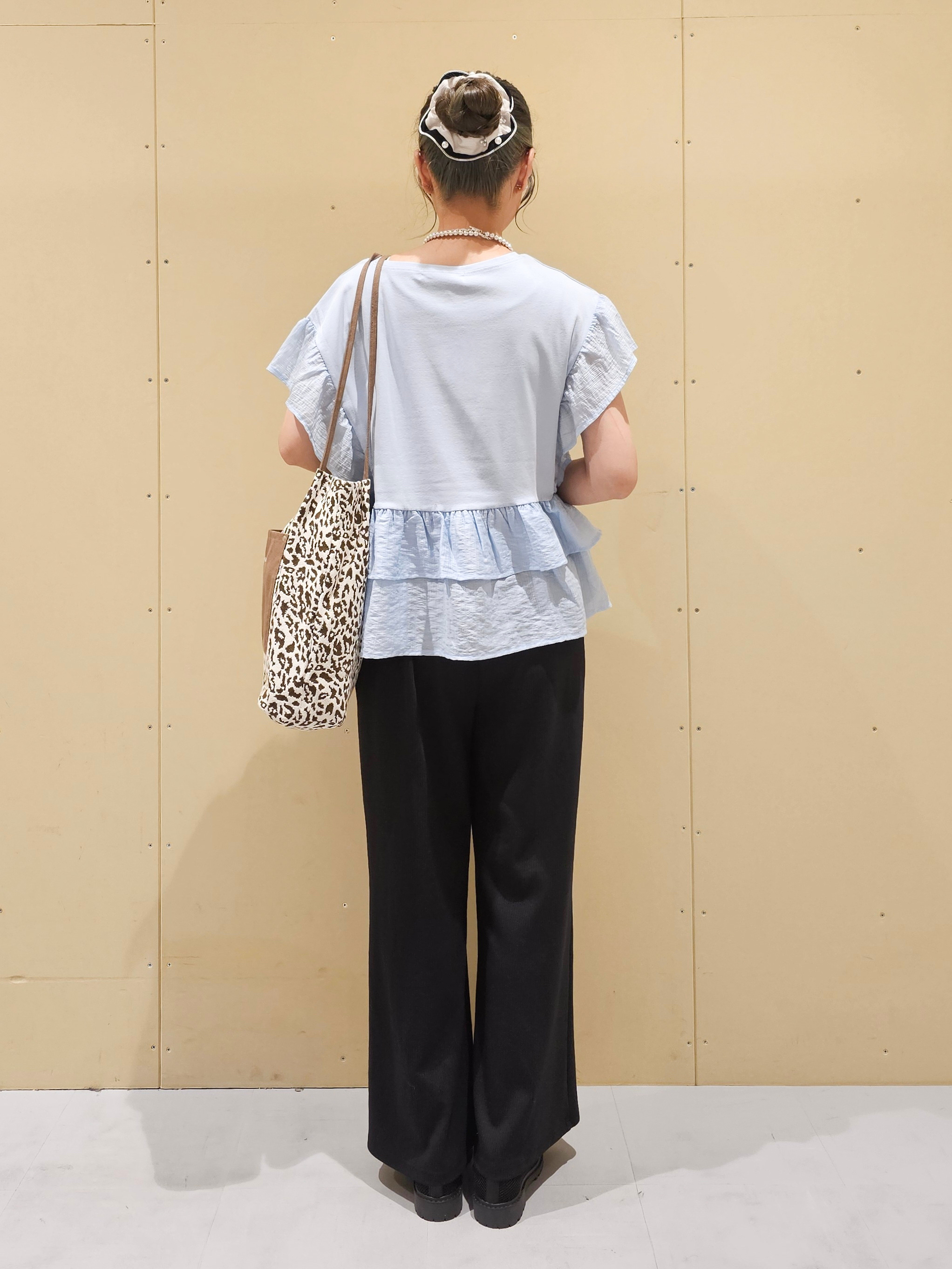 ゆゆさんの「SHOO･LA･RUE｜【S-LL/洗濯機可】着るだけで決まる 主役級フリルトップス」を使ったコーディネート