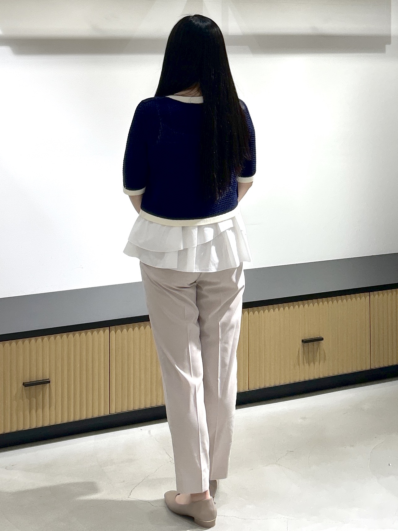sayaさんの「OPAQUE.CLIP｜ペプラムキャミSETバイカラーカーディガン【洗濯機OK／抗ピリング】」を使ったコーディネート