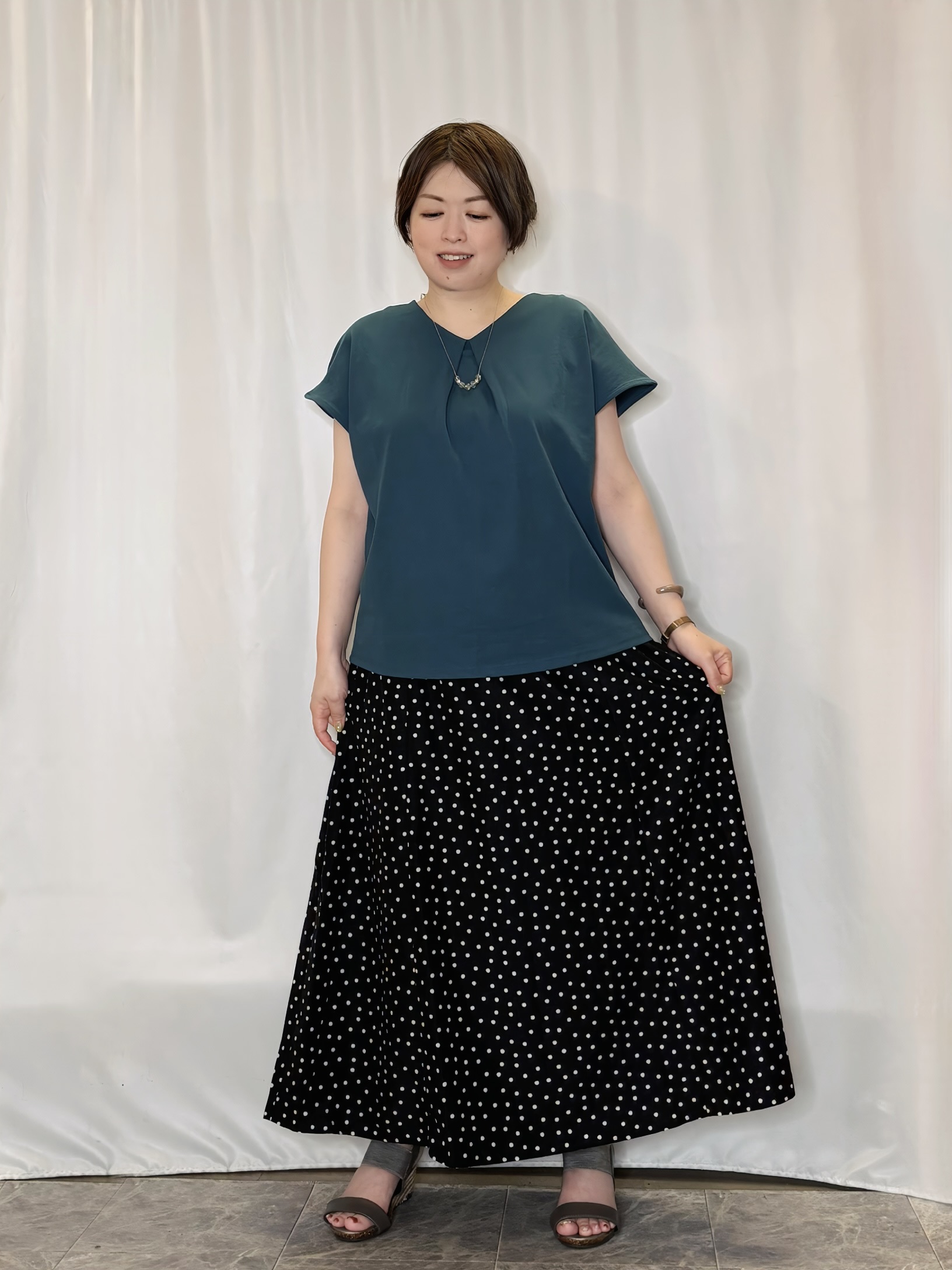 たみさんの「SHOO･LA･RUE｜【ひんやり/前後2WAY/S-LL】楽に着られて好印象 やわらかトップス」を使ったコーディネート