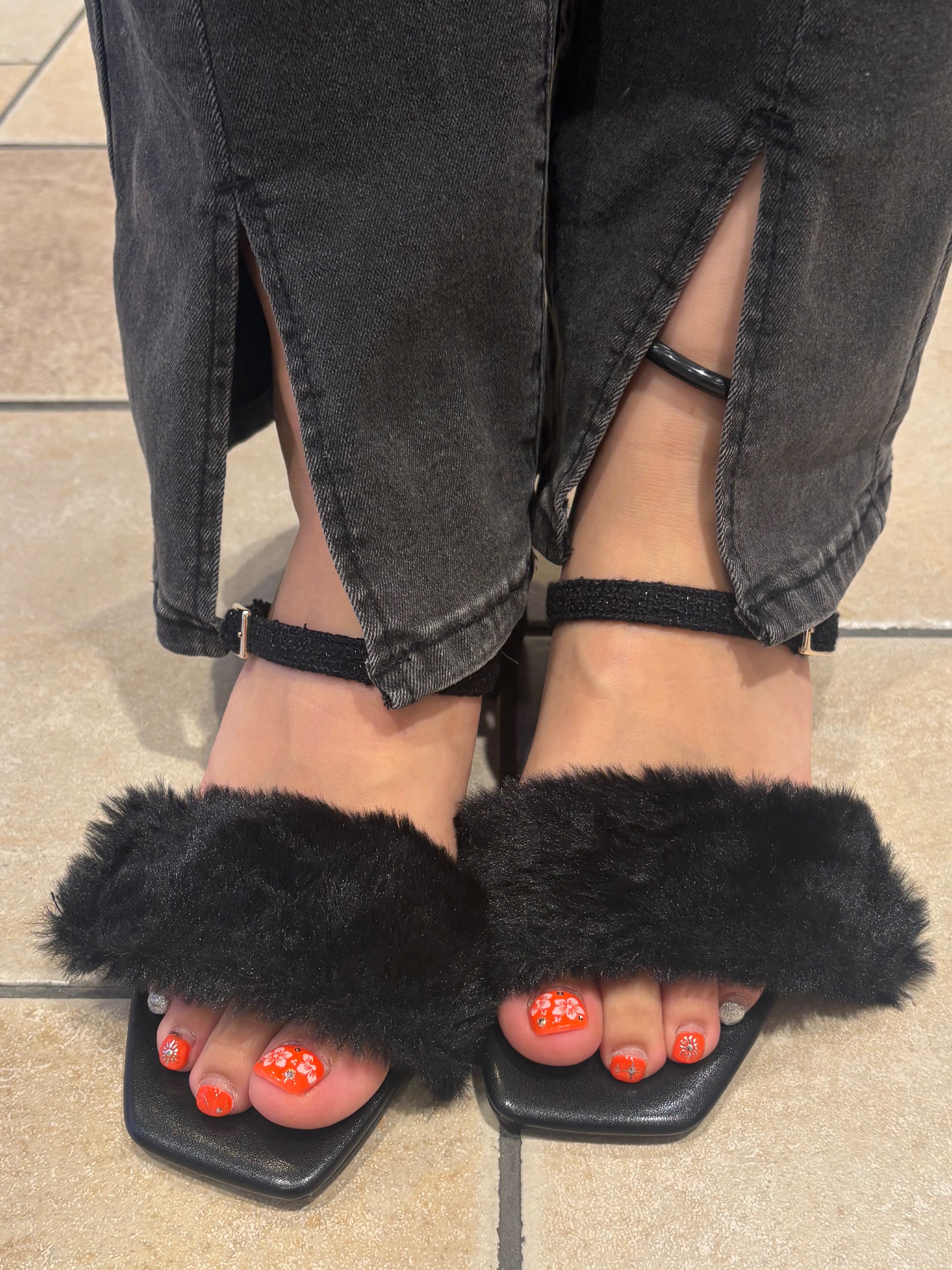 ゆずはさんの「ESPERANZA｜【Fur Collection】フェイクファー付き2WAYミュールサンダル」を使ったコーディネート