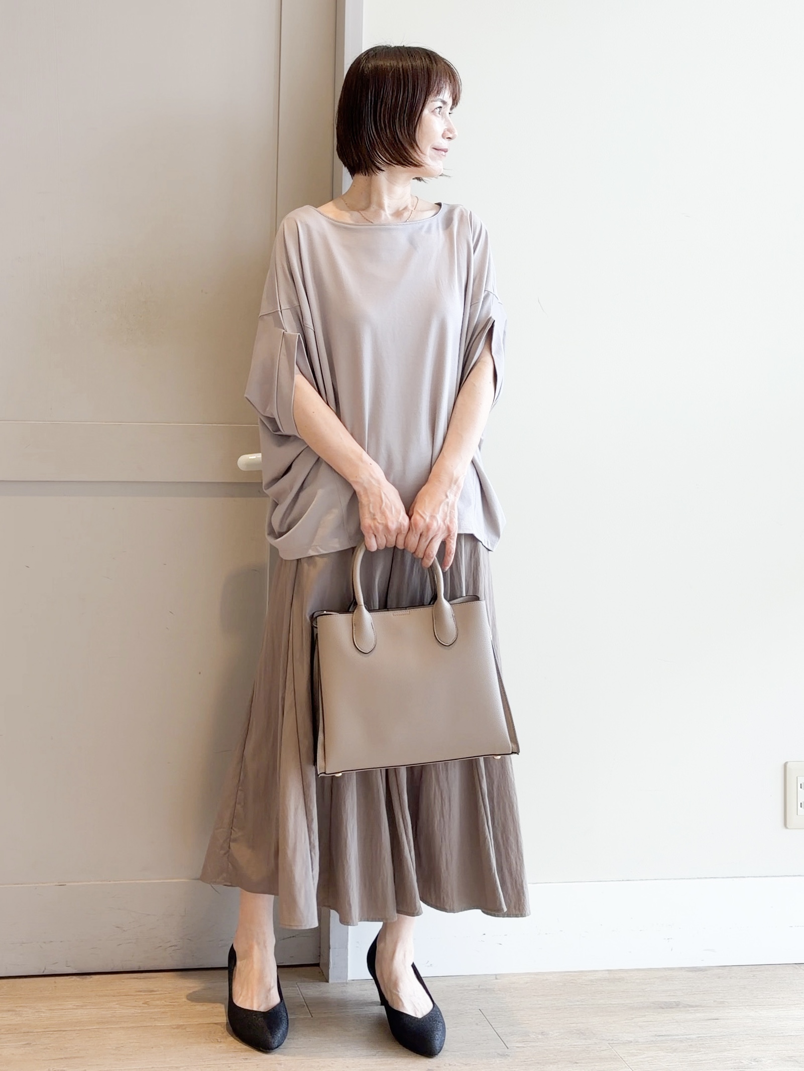 yamakoさんの「grove｜【持続冷感・体型カバー】サテンパイピングドルマンカットソー」を使ったコーディネート