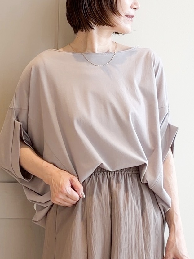 yamakoさんの「grove｜【持続冷感・体型カバー】サテンパイピングドルマンカットソー」を使ったコーディネート