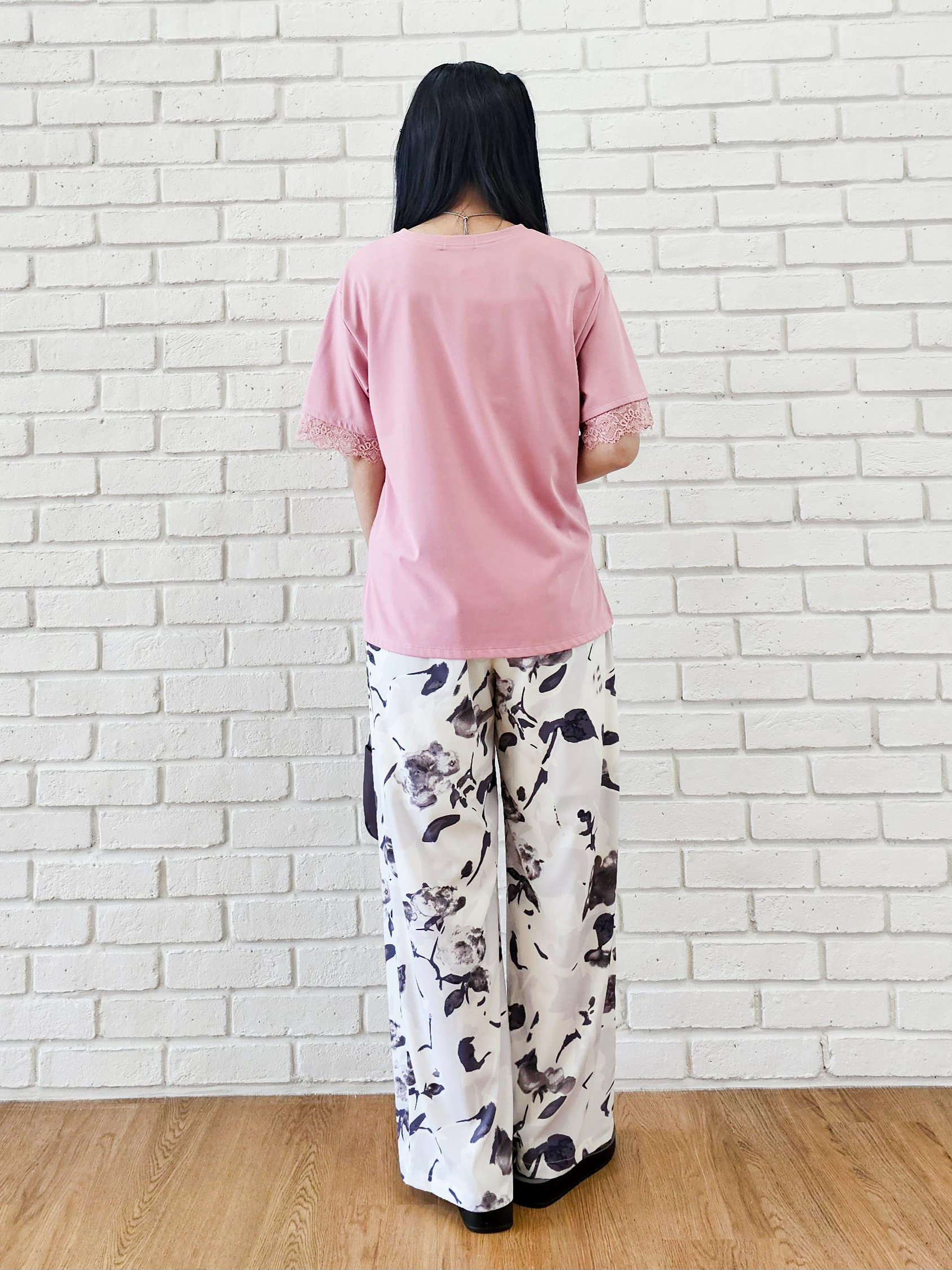 ゆゆさんの「SHOO･LA･RUE｜【ひんやり/UV/S-LL】柄アソート お袖レースが旬顔 上品に決まる大人Tシャツ」を使ったコーディネート