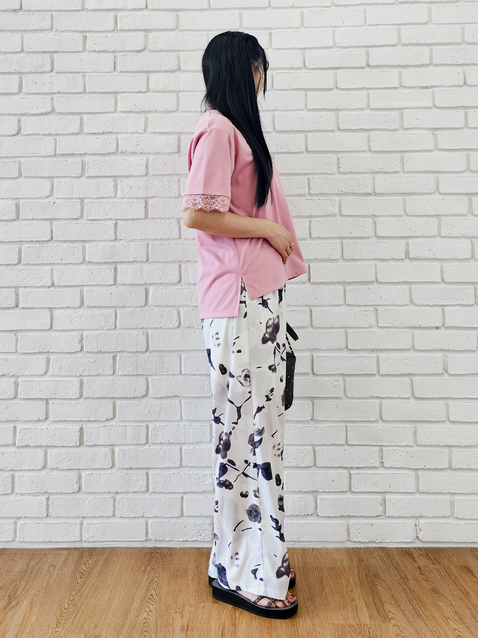 ゆゆさんの「SHOO･LA･RUE｜【ひんやり/UV/S-LL】柄アソート お袖レースが旬顔 上品に決まる大人Tシャツ」を使ったコーディネート