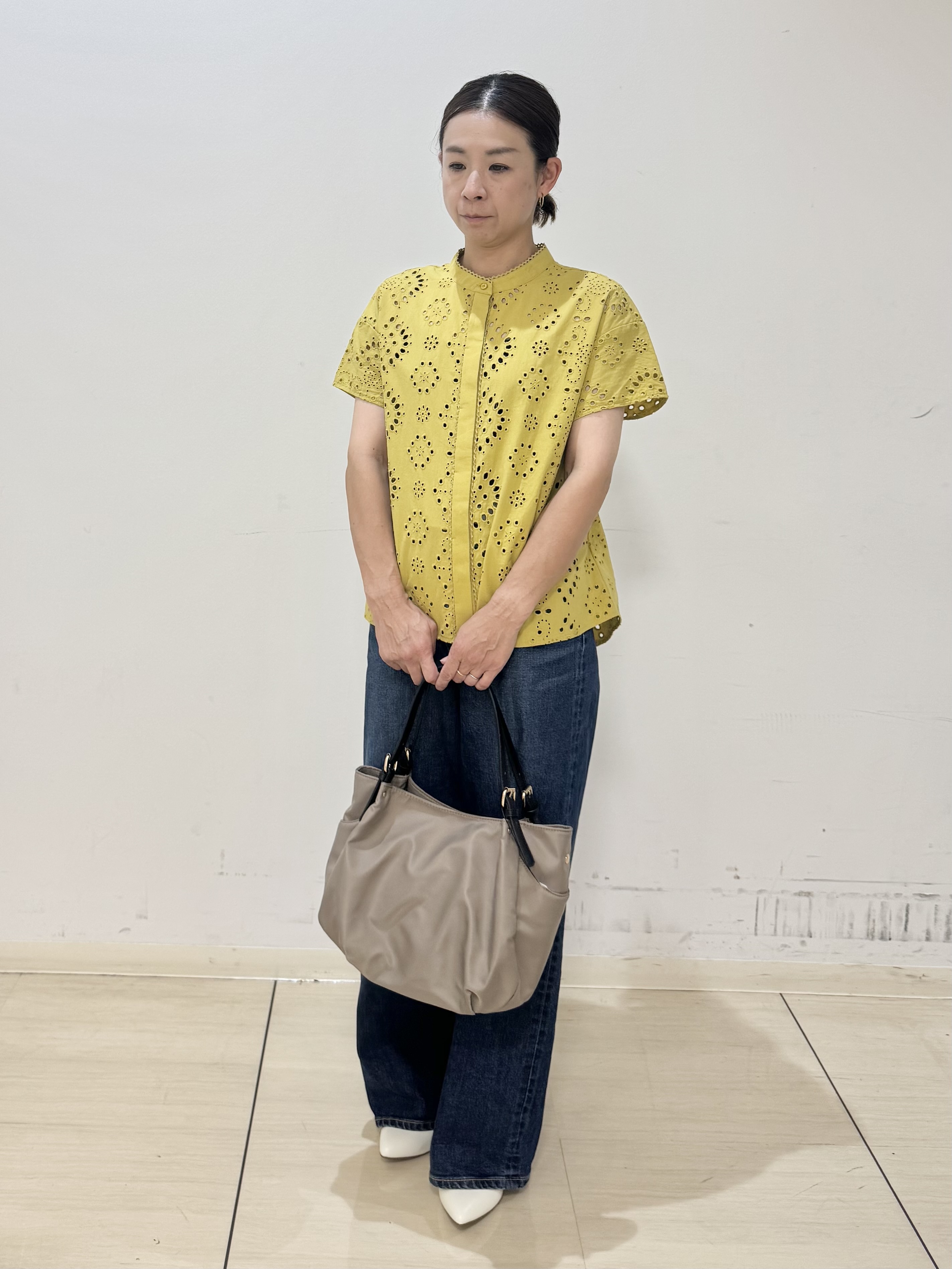 koyaさんの「Reflect｜【通勤◎】カットワーク刺繍レース シャツブラウス」を使ったコーディネート
