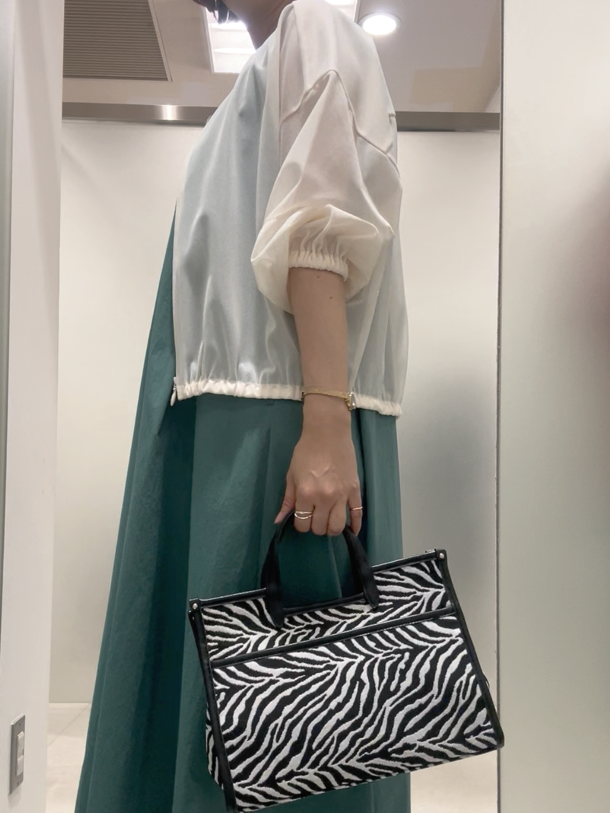まどかさんの「UNTITLED｜トリコットシアーブラウス」を使ったコーディネート